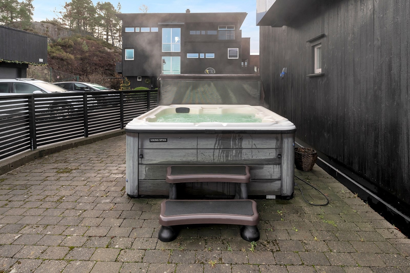 Ved hovedsoverommet er det satt opp et spabad. Spabadet medfølger handelen Galleribilde