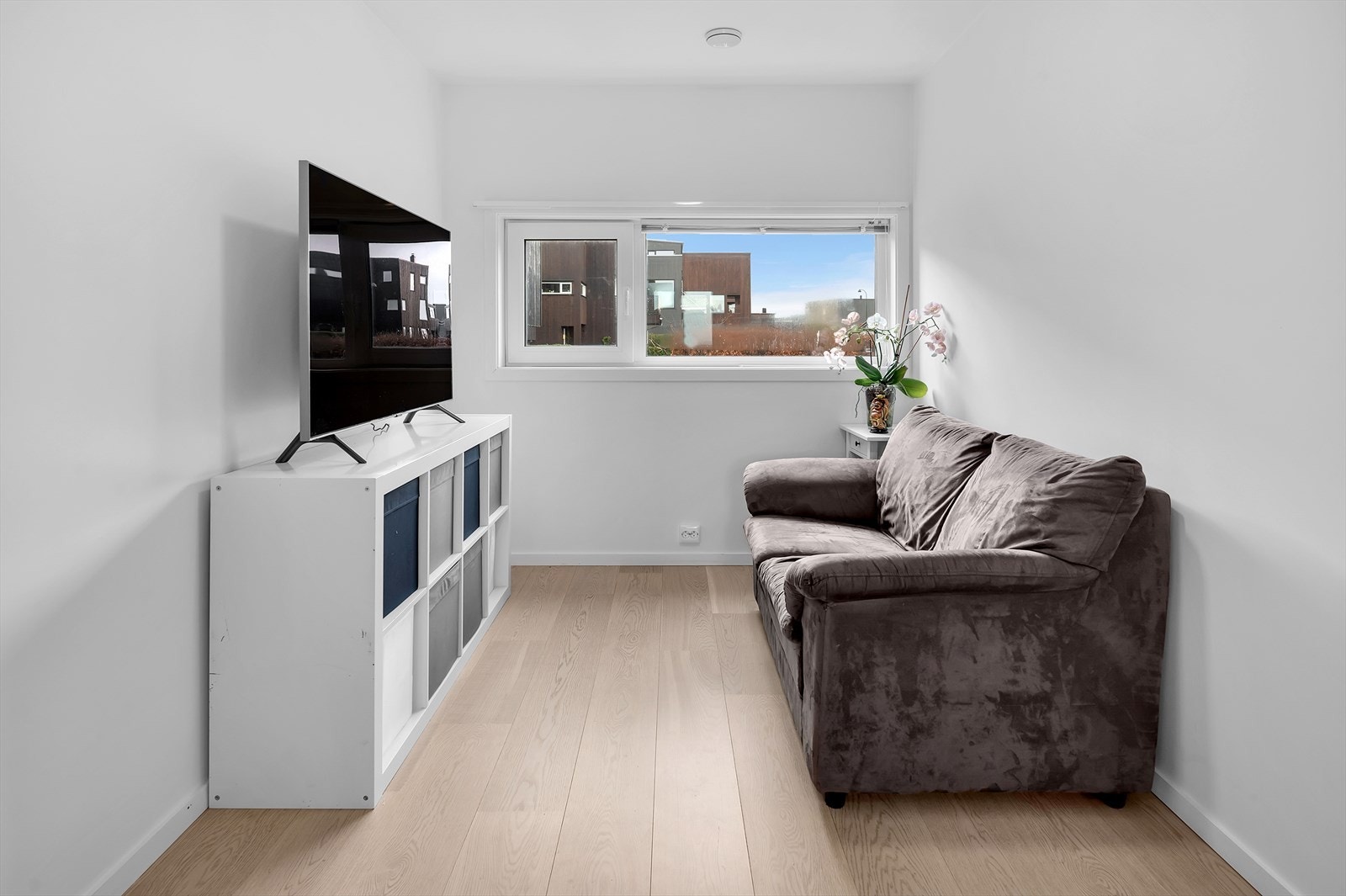 Soverom 2 passer utmerket som barnerom. I dag innredet som TV-stue Galleribilde