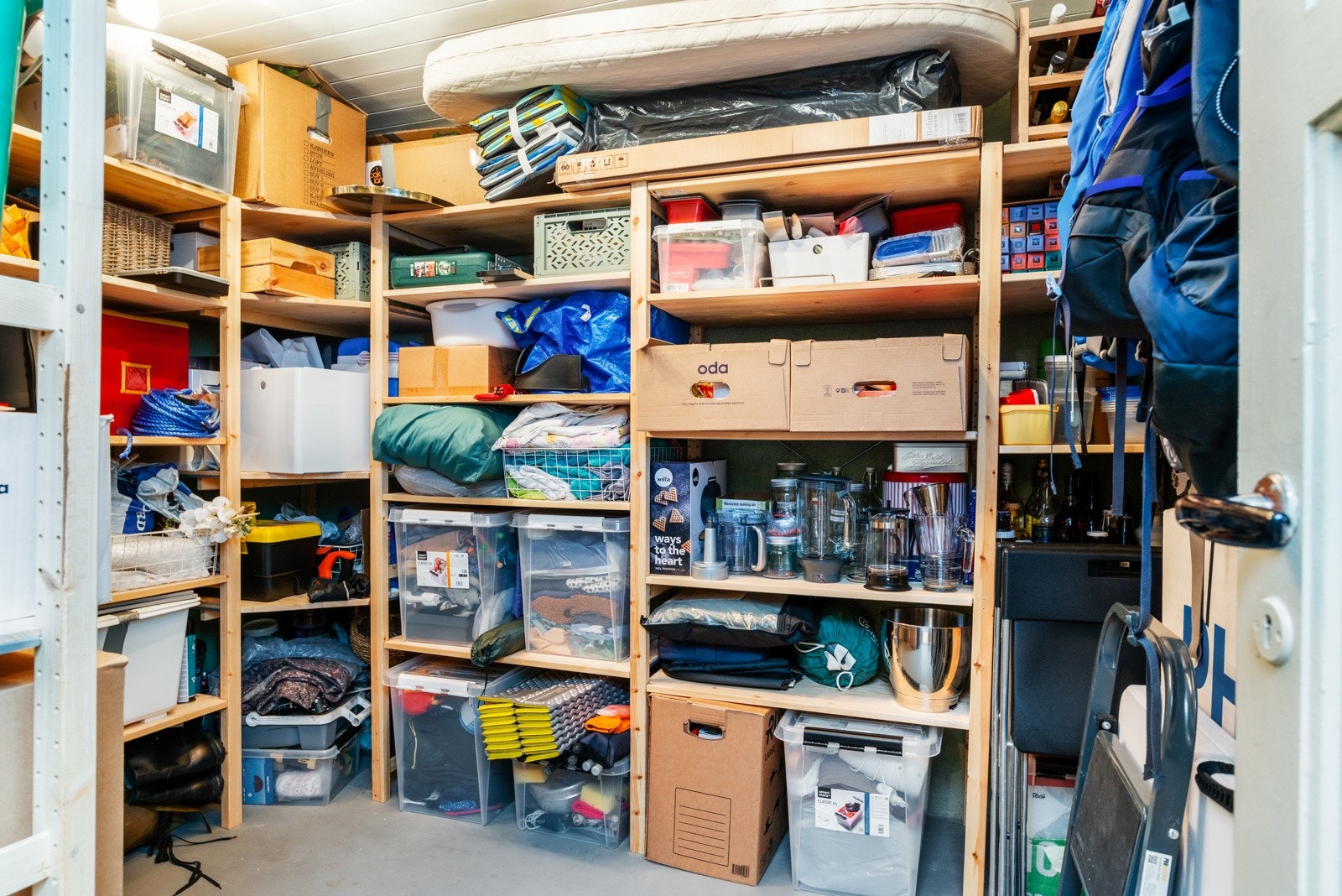 Boligen har en romslig bod for oppbevaring. Galleribilde