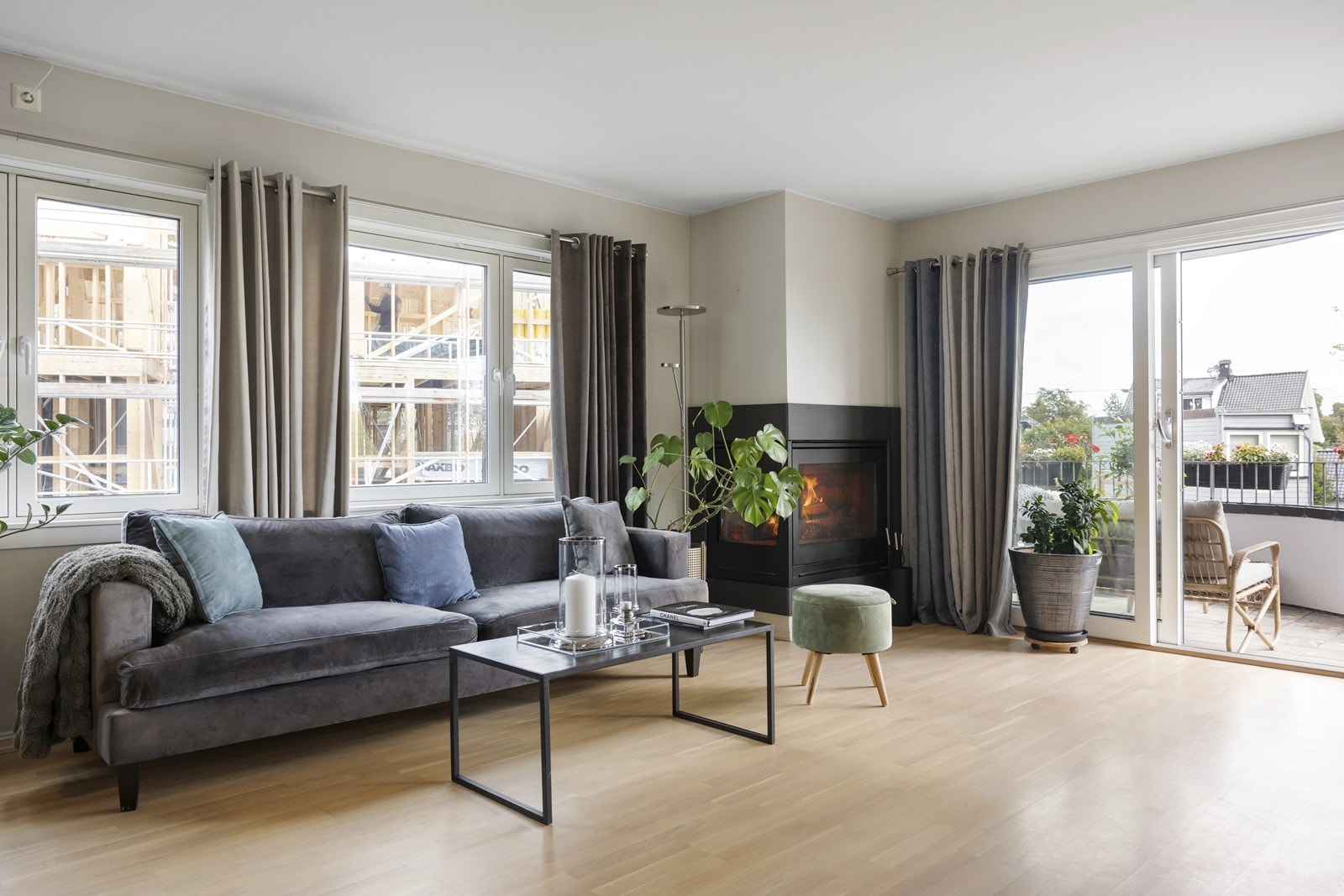 Utgang til terrasse fra stuen Galleribilde