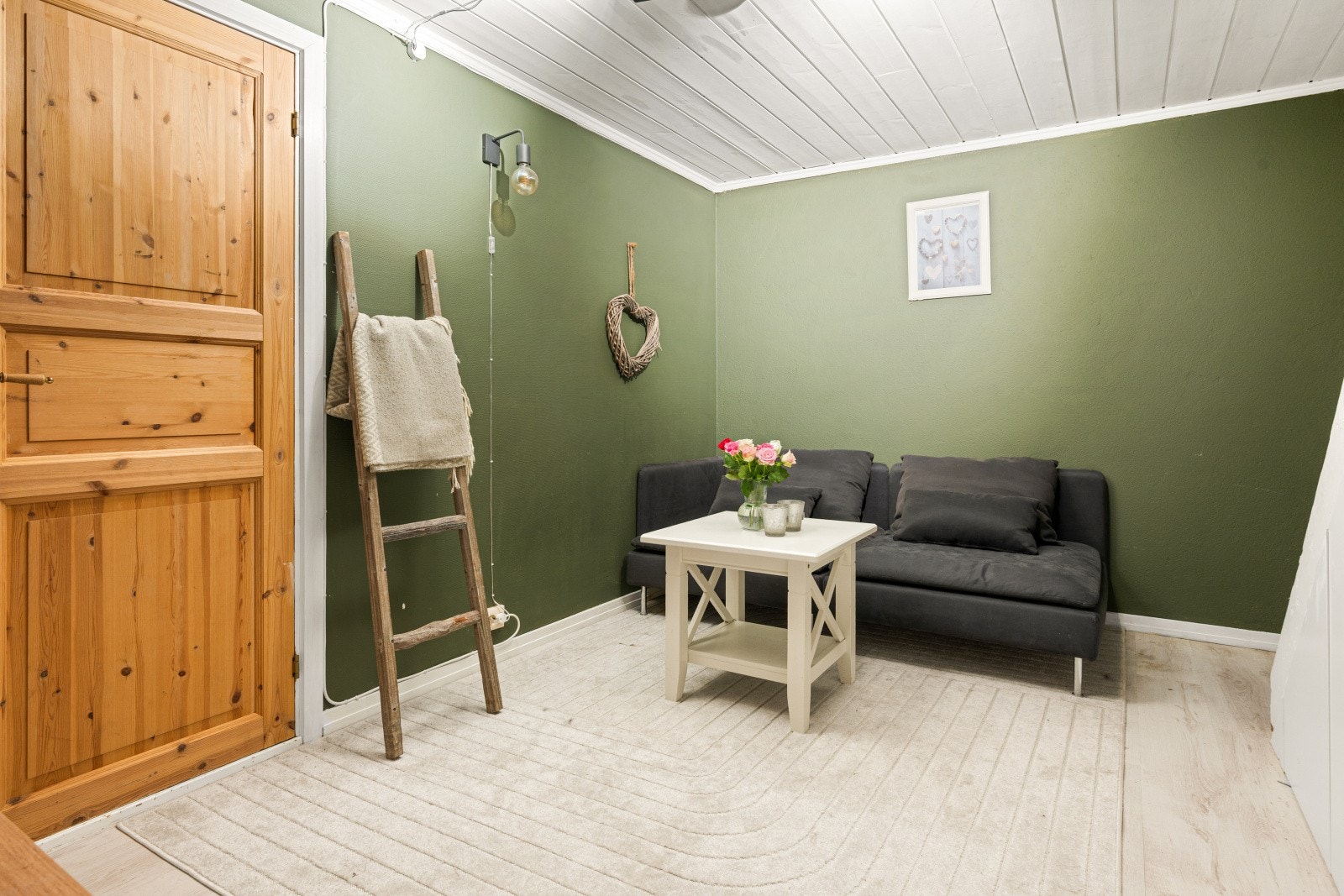 Et fint ekstra rom, og det er også godt med lagring under trappen. Galleribilde