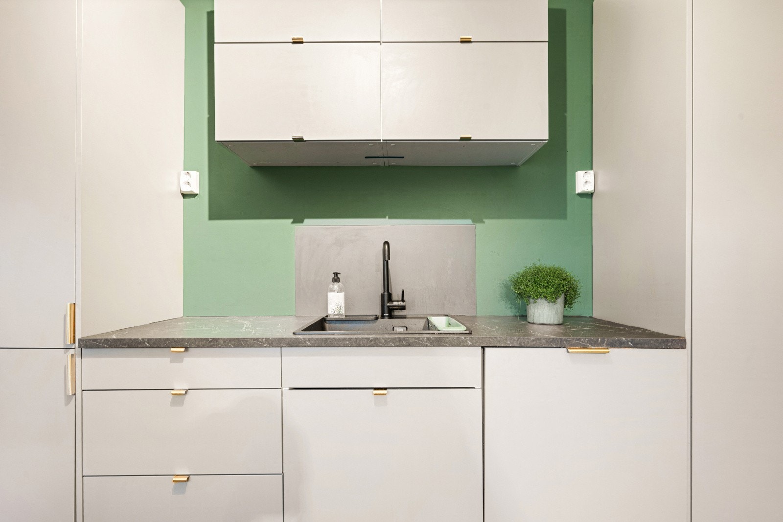 Kjøkkeninnredningen er moderne og er nytt fra 2024. Galleribilde