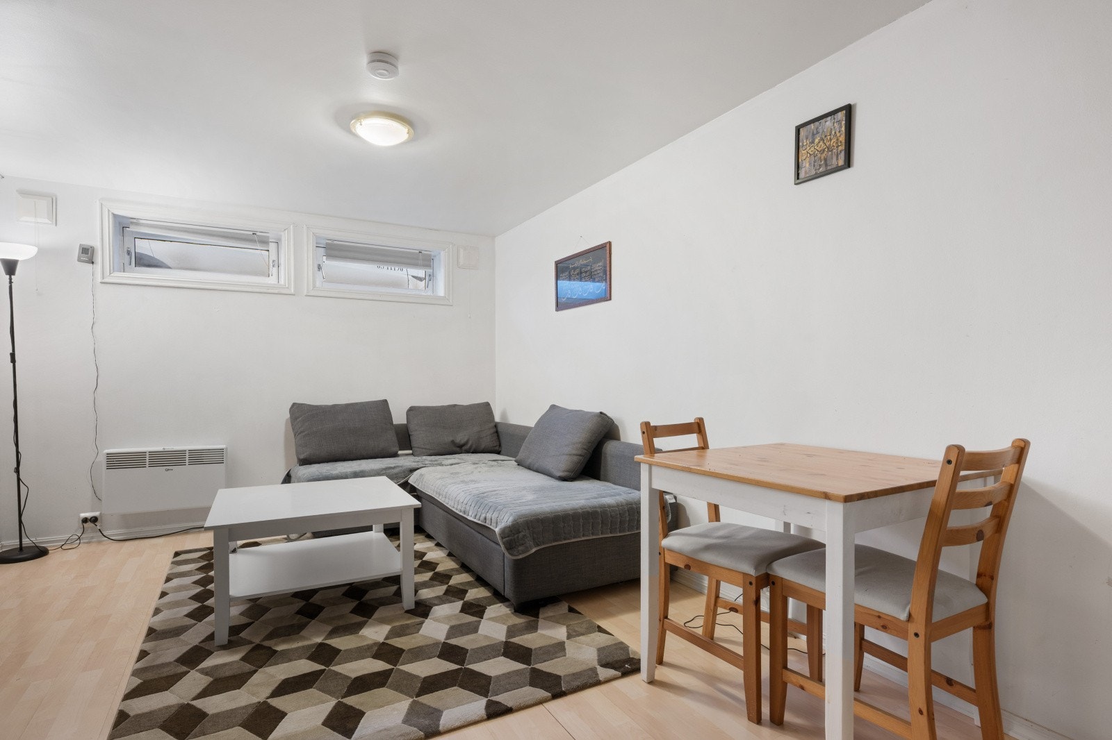 Boligen har godkjent utleiedel i underetasjen som gir gode leieinntekter. Galleribilde