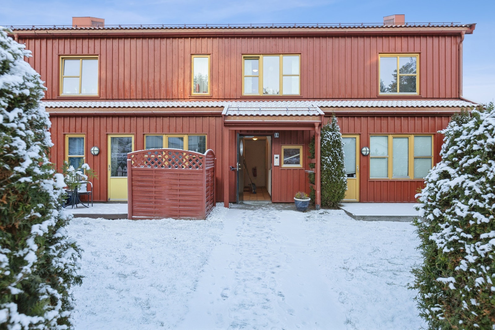 Boligen er en del av et etablert borettslag med forutsigbare felleskostnader. Galleribilde