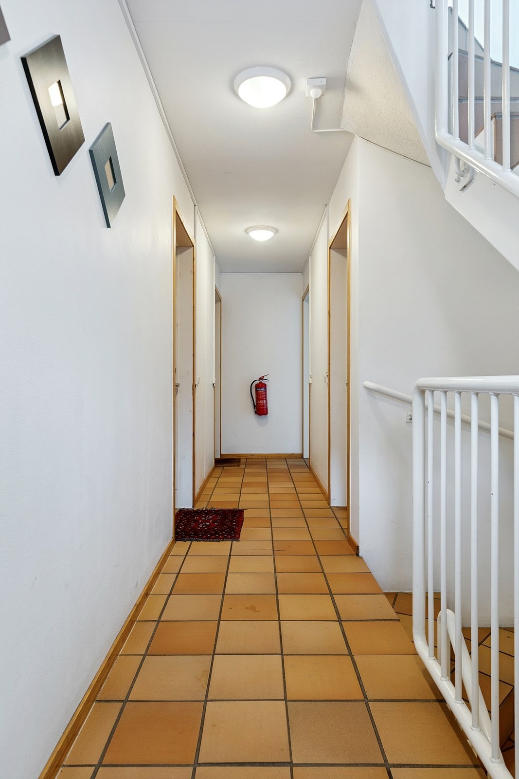 Fellesarealene er lyse og vedlikeholdes av beboerne i fellesskap. Galleribilde