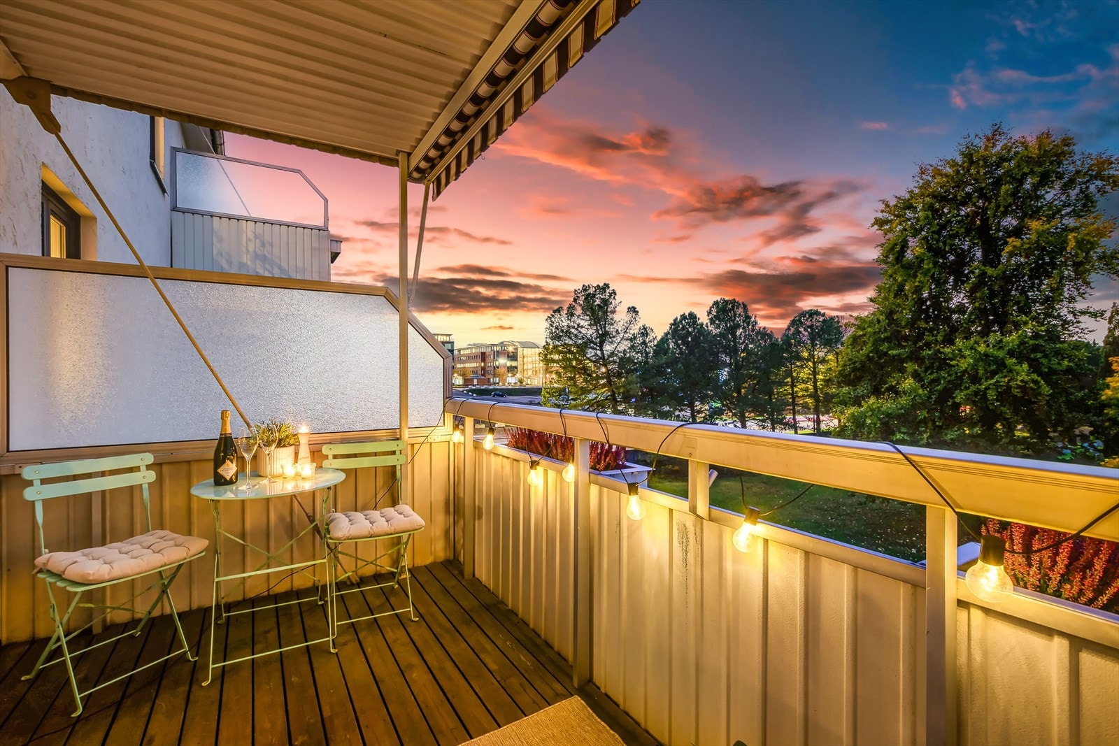 Leiligheten har utgang til en stor, vestvendt balkong på hele 8 kvm. Galleribilde