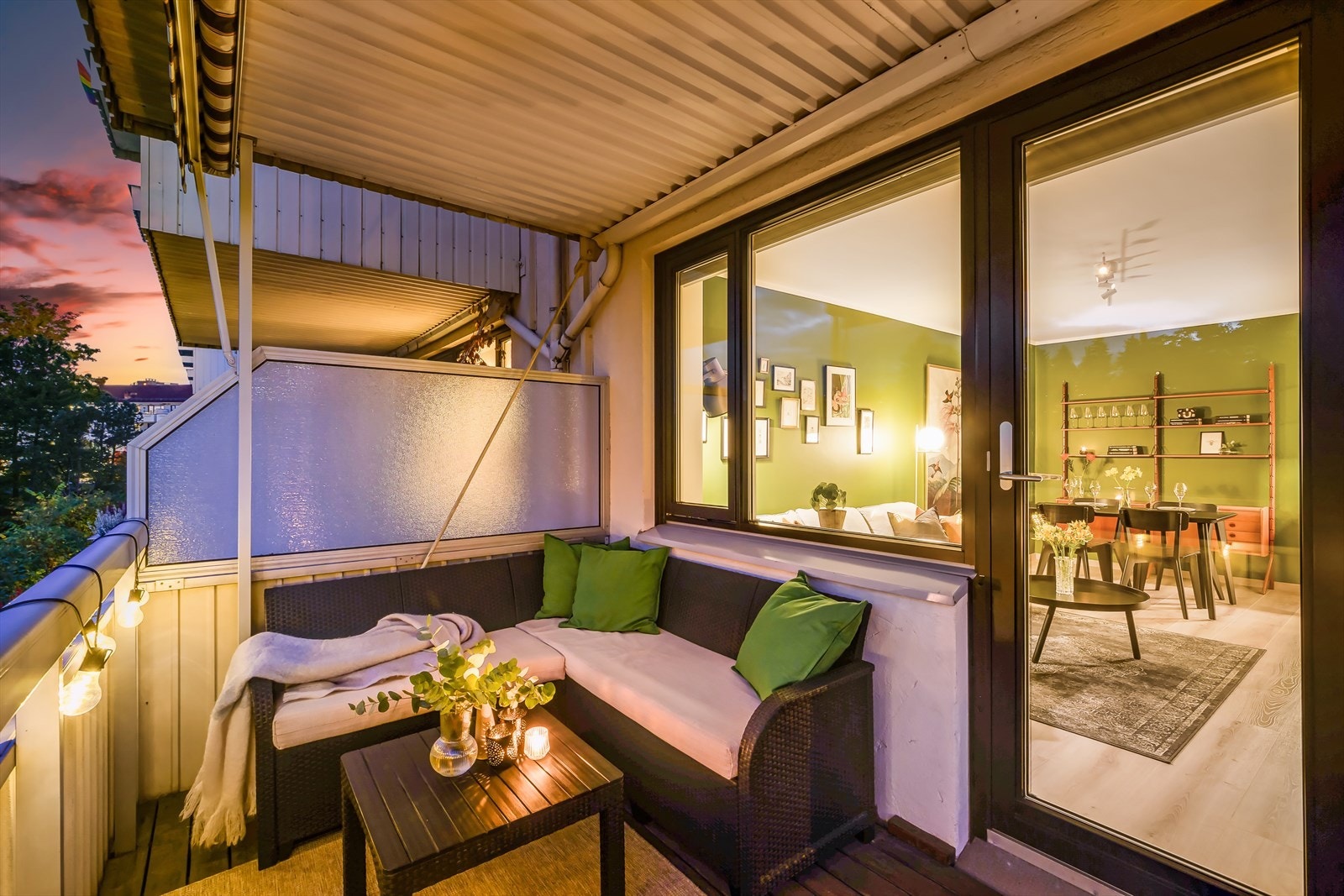 God plass til utemøblement, grill og hyggelig beplanting. Galleribilde