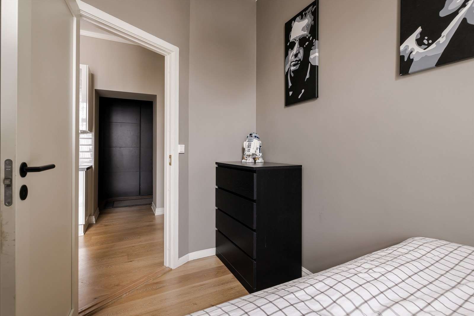 Leiligheten har flott eikeparkett gjennomgående. Galleribilde