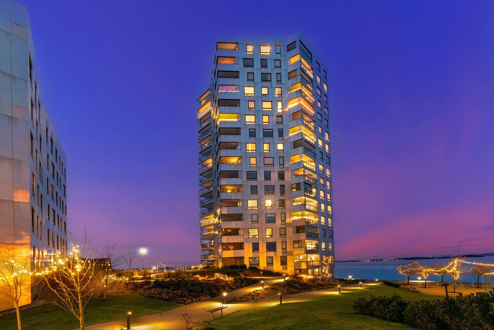 Leiligheten ligger nydelig til i 16. etasje og er en sjelden mulighet som kommer for salg i Lervig Brygge Pluss-konseptet Galleribilde