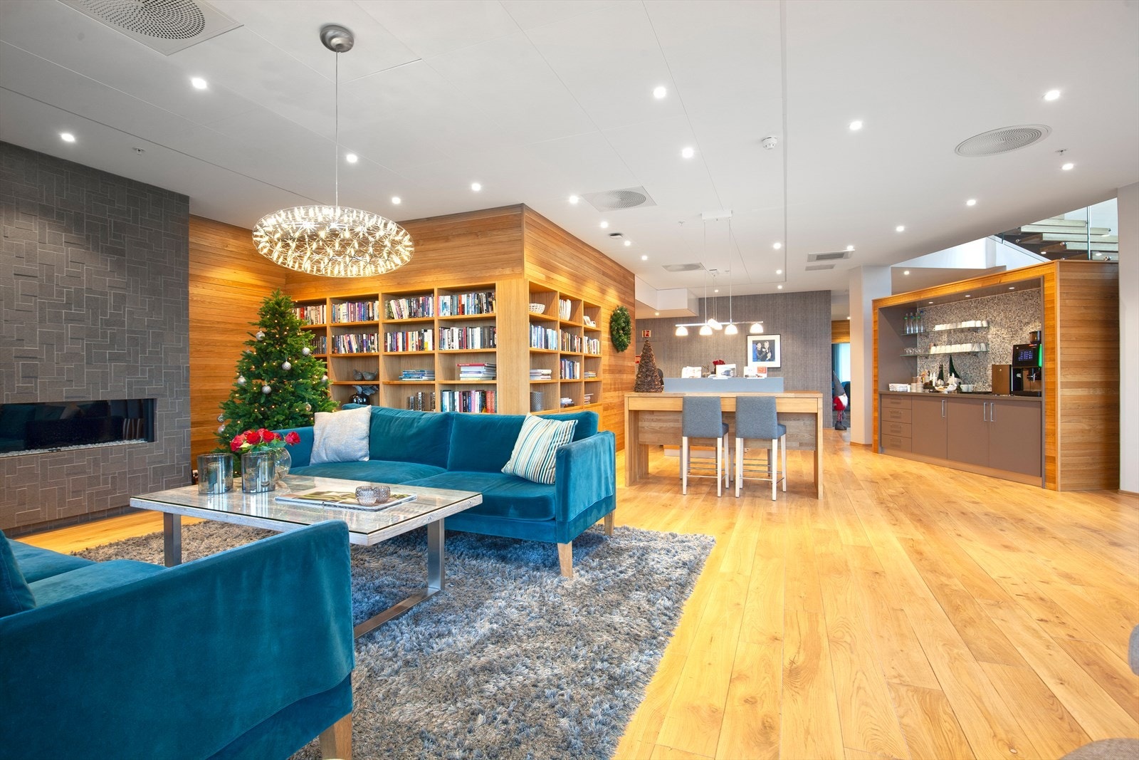 Som beboer i Pluss-konseptet får du tilgang til fasiliteter som resepsjon, selskapsrom med kjøkken, treningsrom, møterom og gjesterom. Galleribilde