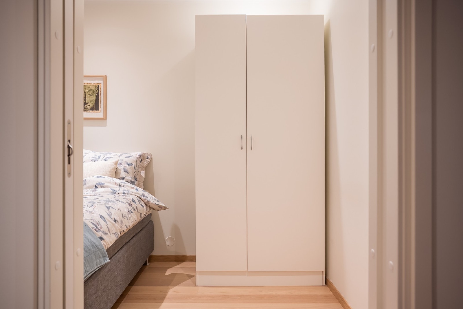 Her er det etablert 2 praktiske garderober som medfølger handelen. Galleribilde