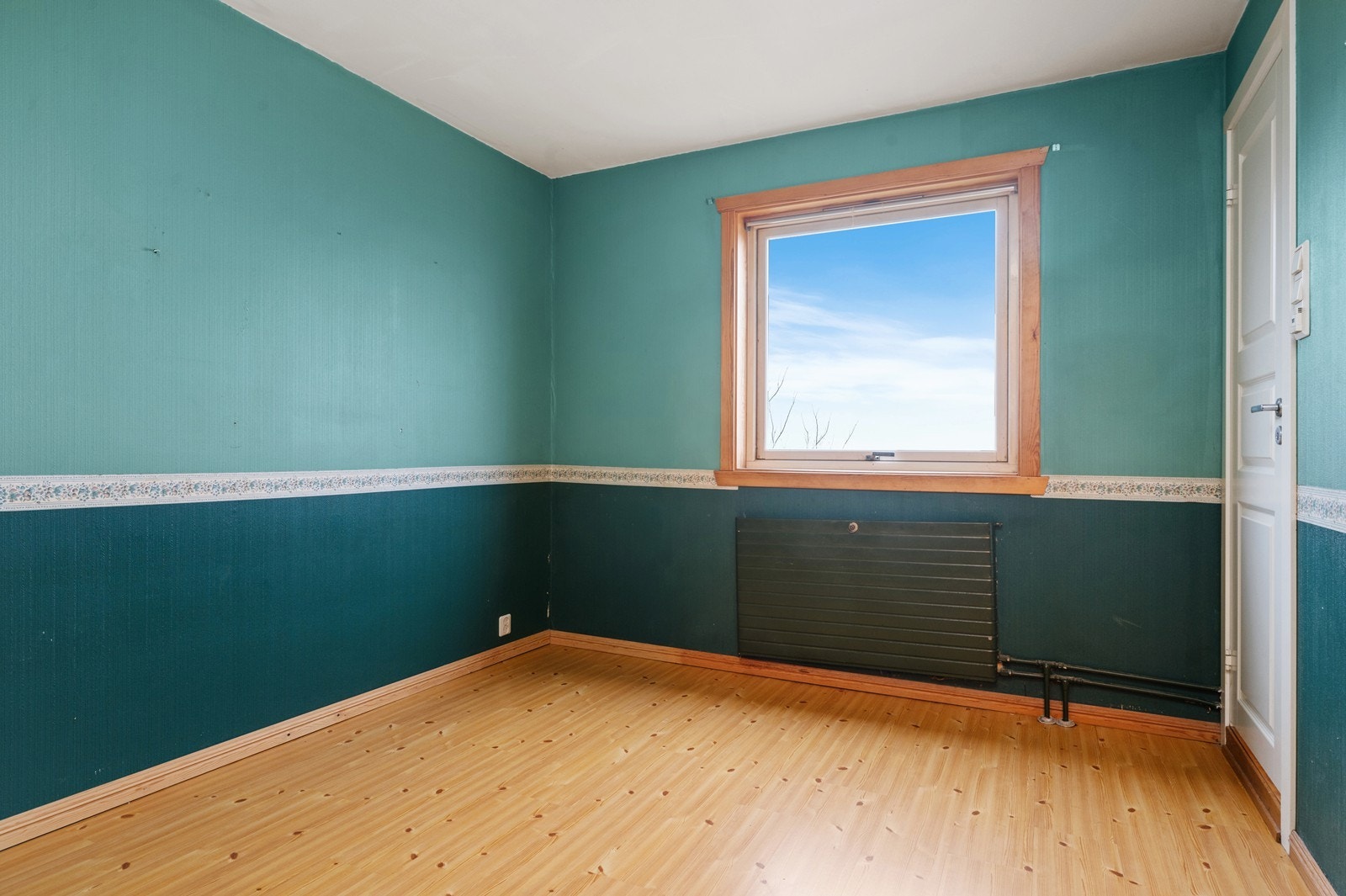 Soverommet har laminat på gulvet og vindu mot øst. Galleribilde