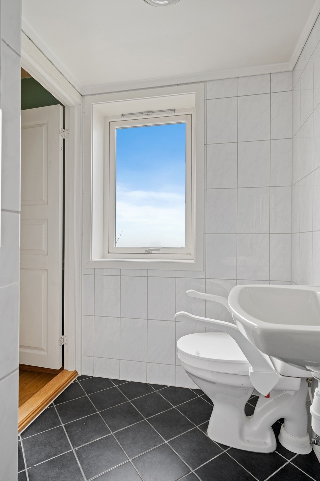 Her er det opplegg for vaskemaskin og rør-i-rør system fra renoveringen i 2014. Galleribilde