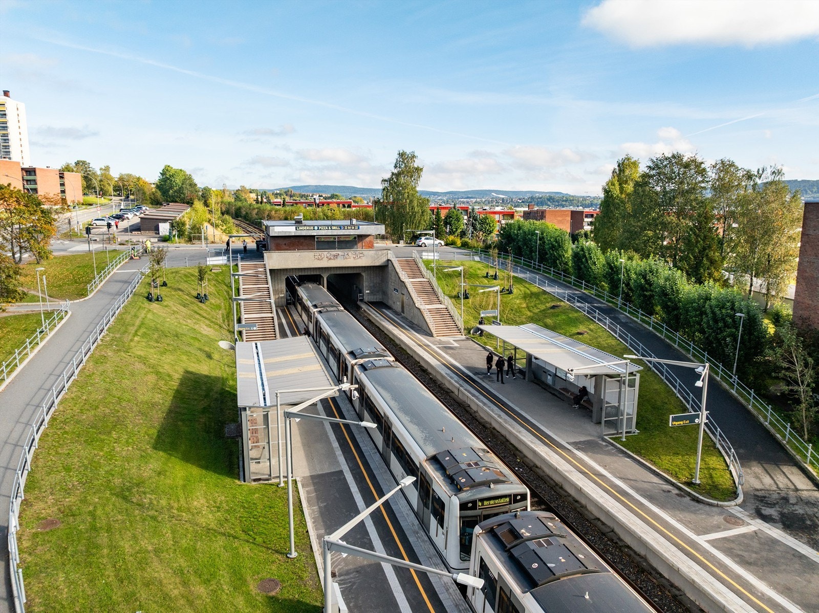 Linderud T-banestasjon ligger kun 5 minutter unna boligen. Galleribilde