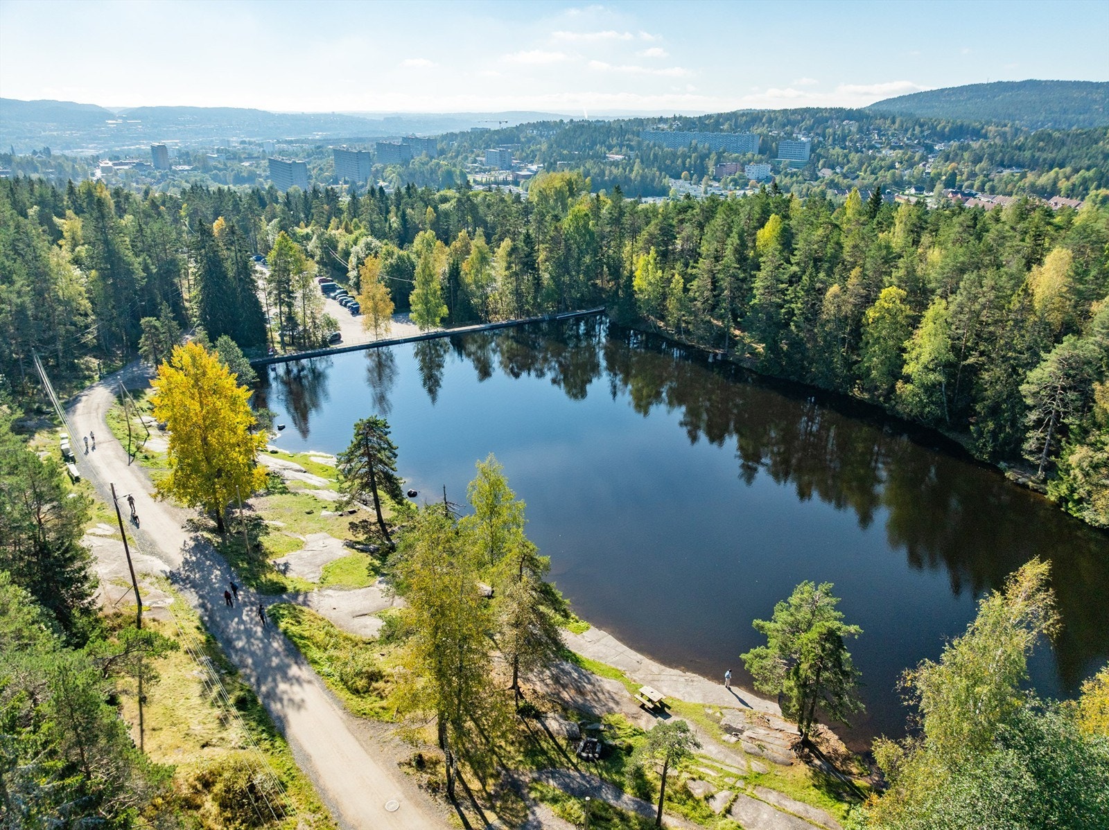 Steinbruvannet like i nærheten. Ypperlig for en god sykkel- eller løpetur. Eller kanskje svømmetur? Galleribilde