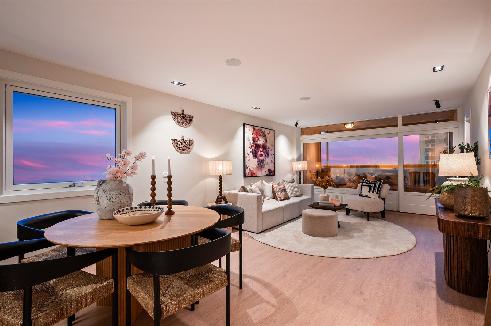 Nhut Nam Huynh har gleden av å presentere Erich Mogensøns Vei 24! Galleribilde