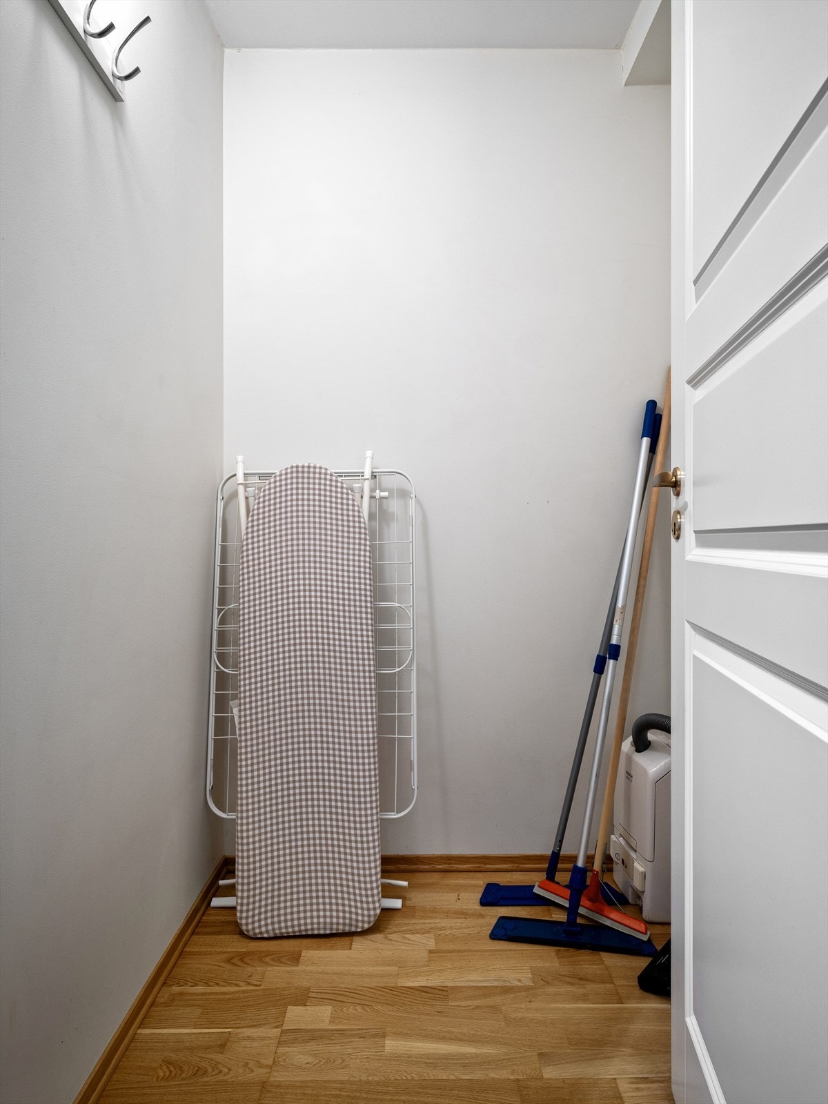 Innvendig bod Galleribilde