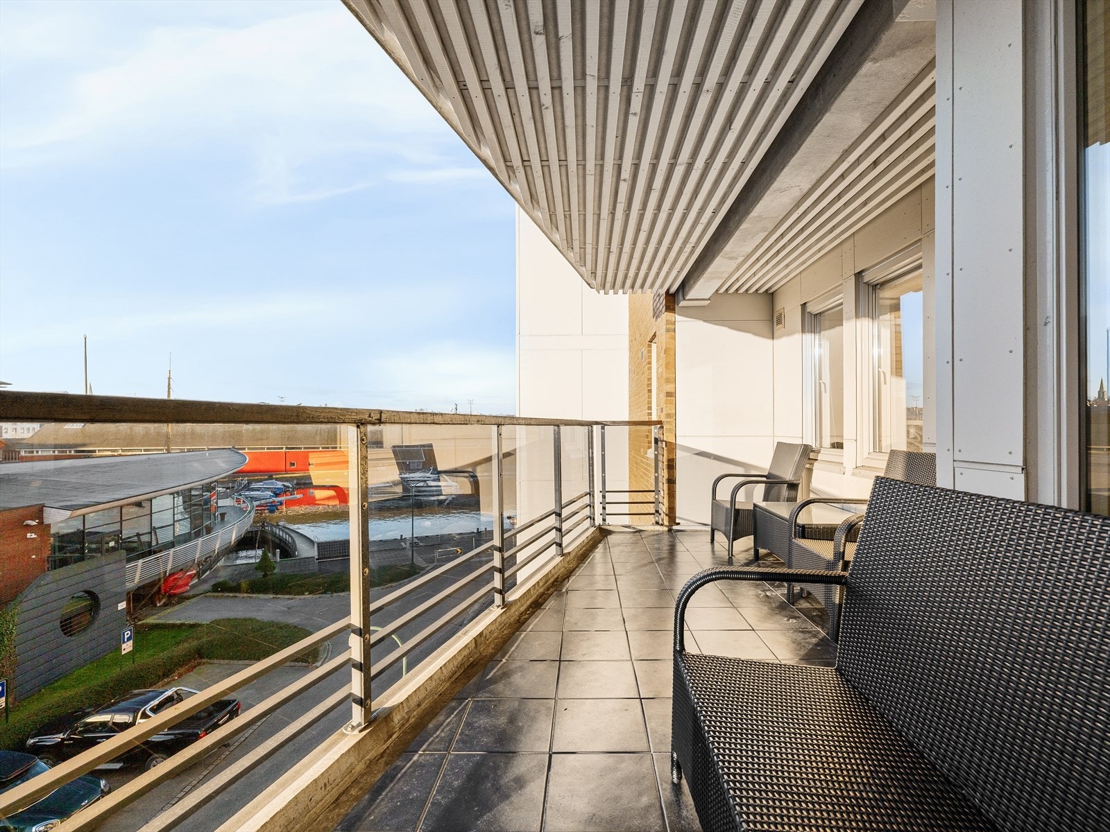 Sørvendt balkong med utsikt Galleribilde