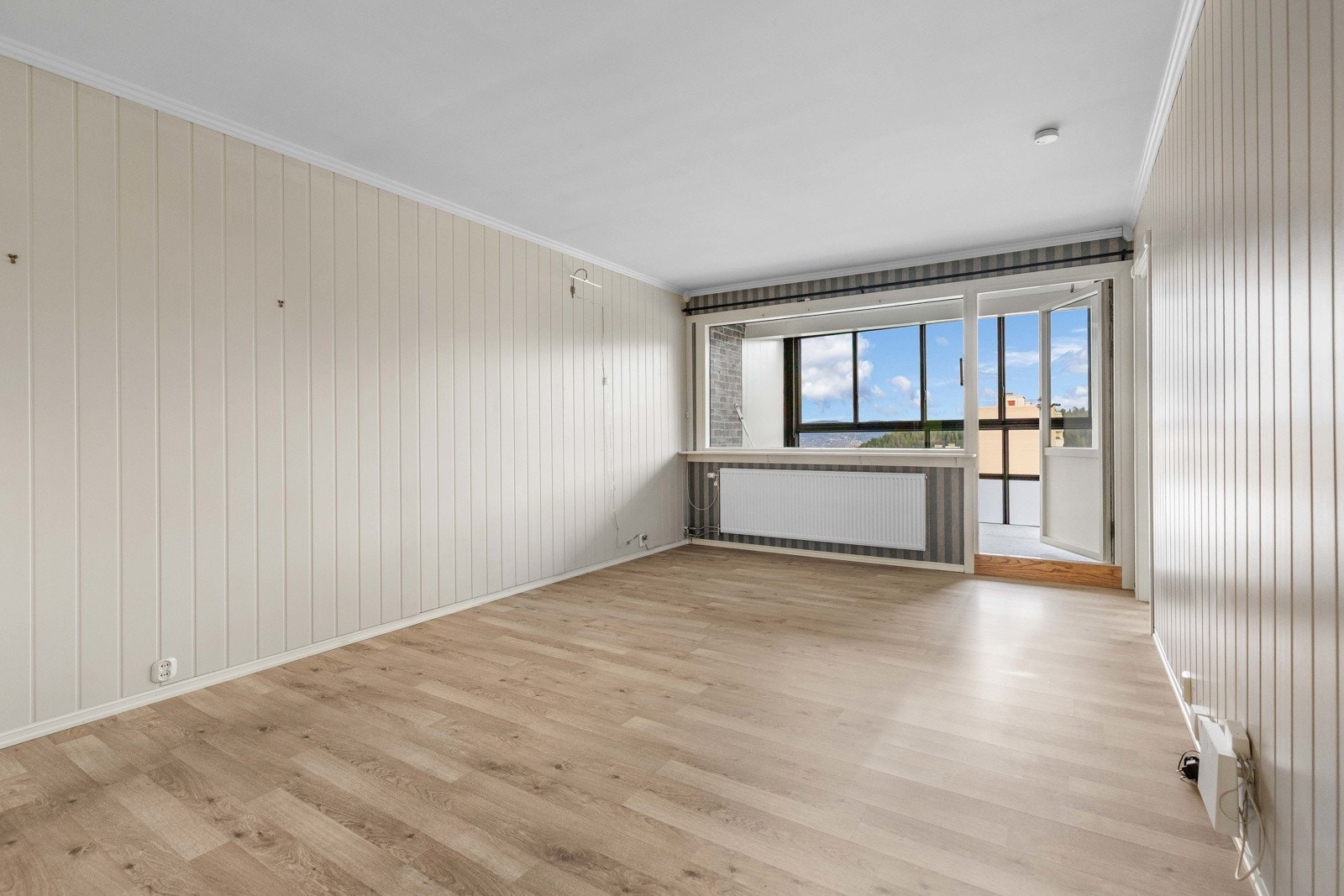 Her er det god plass for sofaløsning med tilhørende møblement. Galleribilde