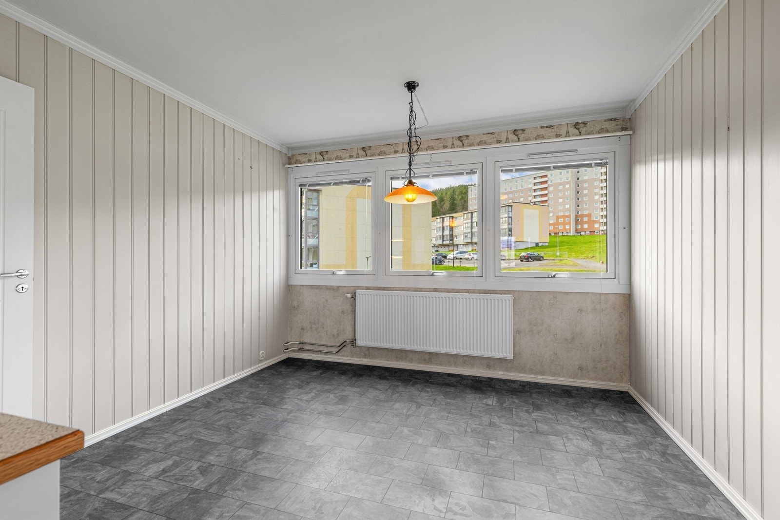 Leiligheten har nye vinduer fra 2025. Galleribilde