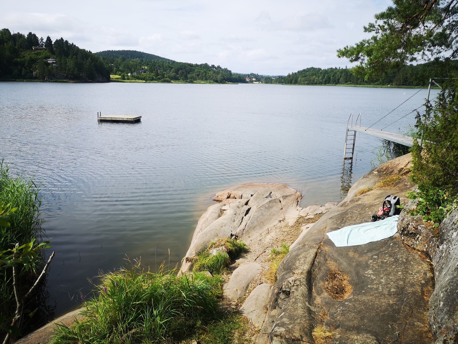 Badeplass ved askjemvannet, kun 5 min gåtur Galleribilde