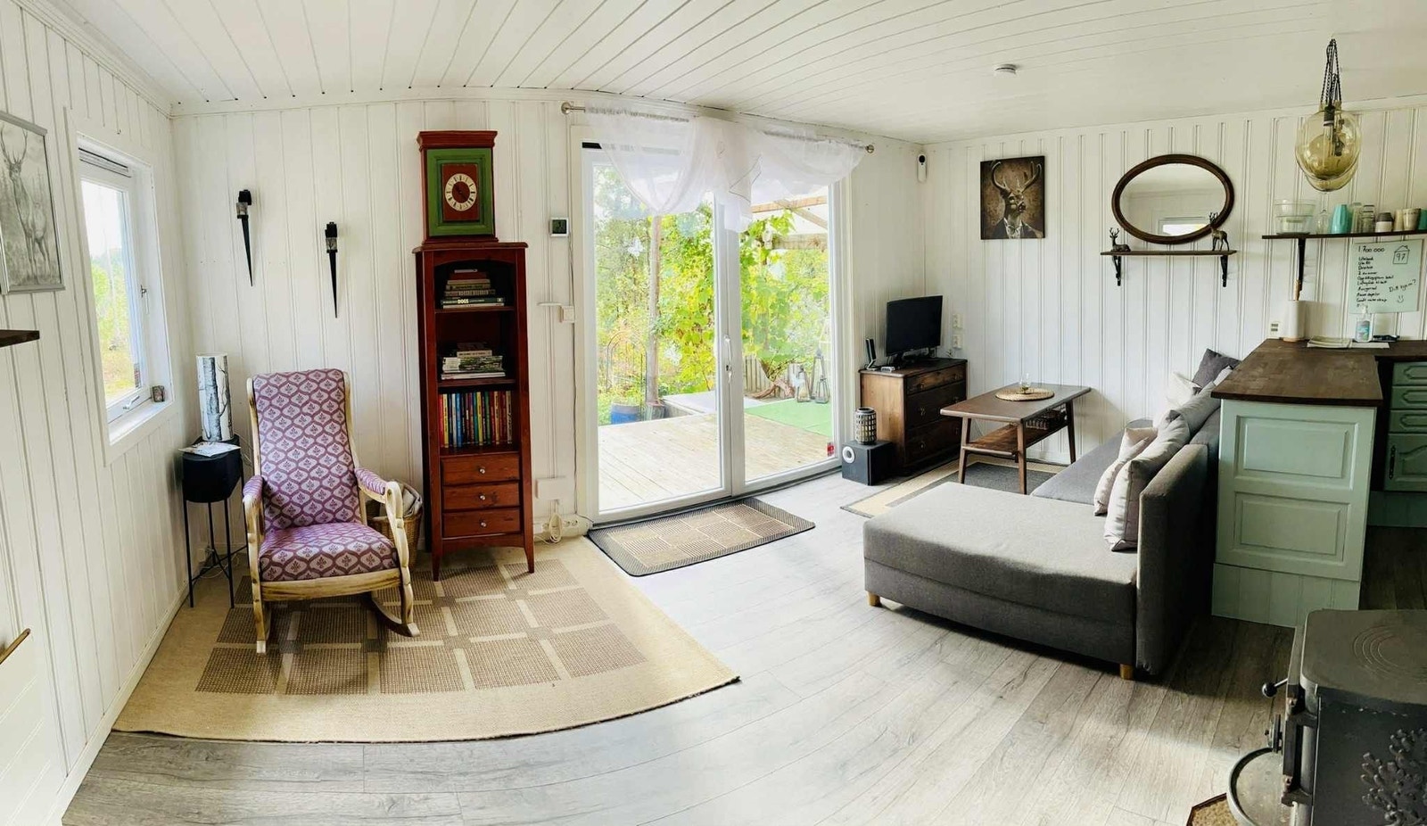 Stue. Møbler ol følger hytta Galleribilde