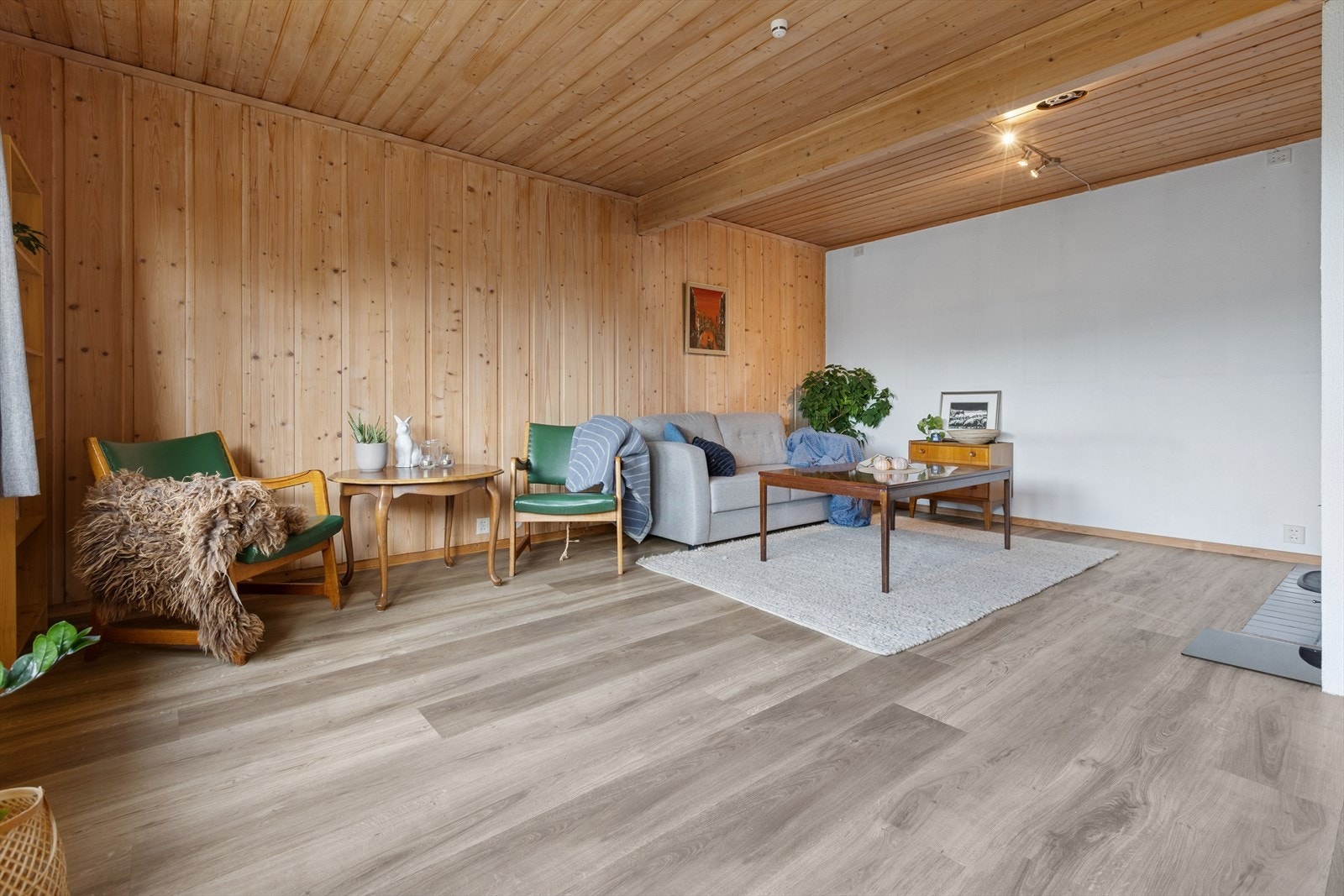 Romslig kjellerstue med gulvvarme. Galleribilde