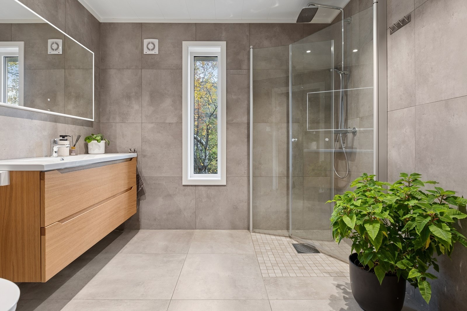 Stilrent bad renovert i 2022 utført av Volt Bolig AS. Galleribilde