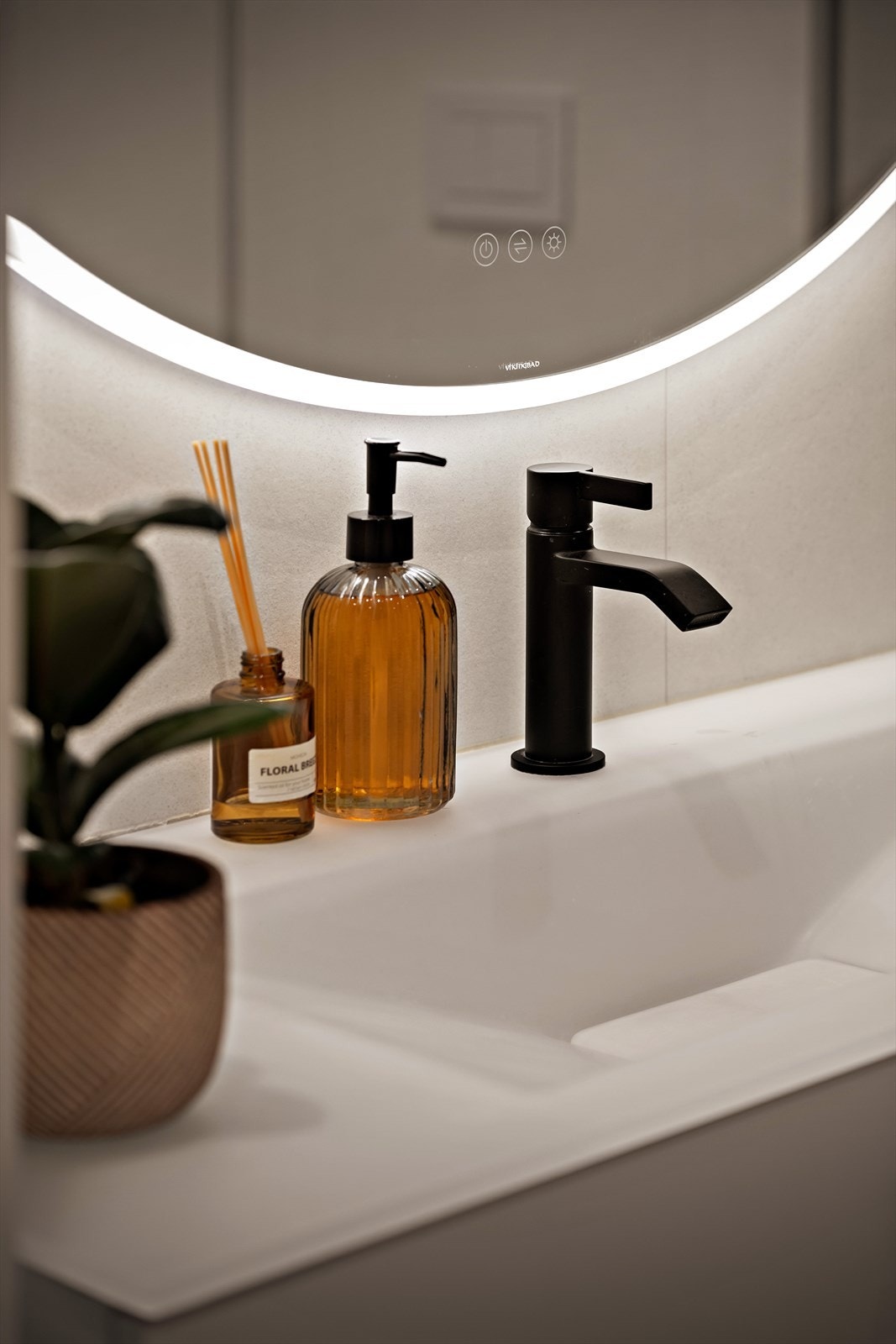 Servant med ripefri glassflate Galleribilde