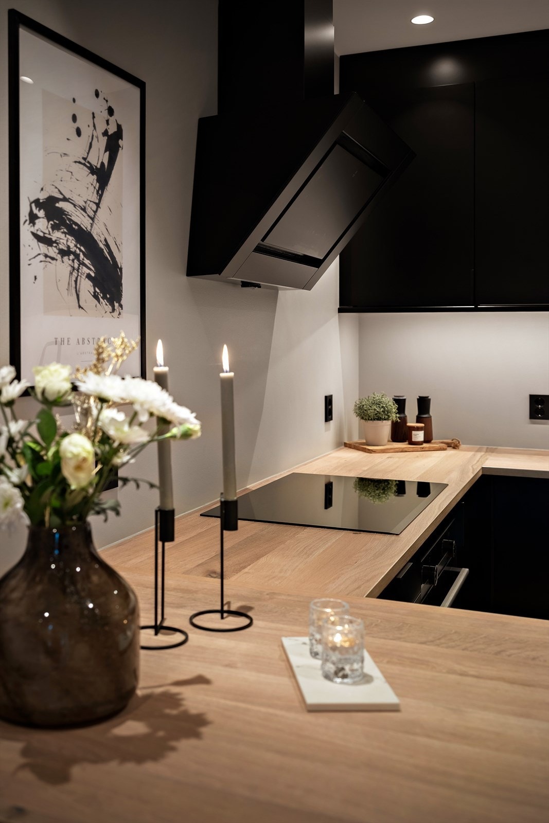 Det er USB-uttak på kjøkkenbenken Galleribilde