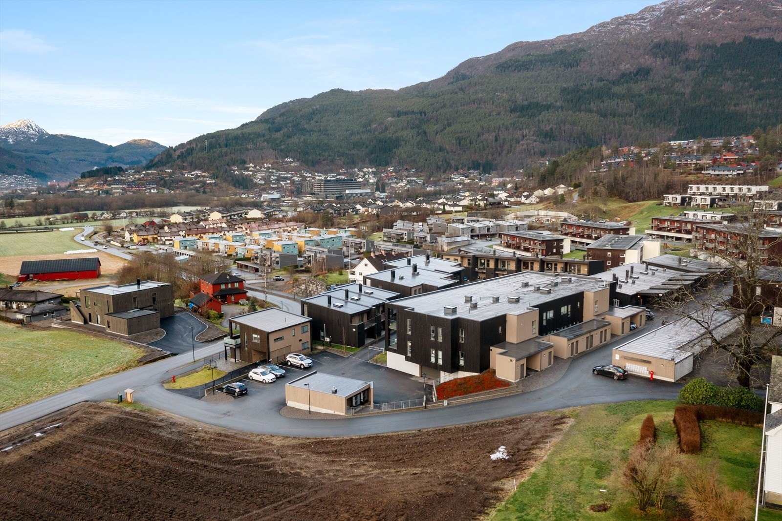 Leilegheita ligg ideelt plassert på Vie med korte avstandar til alt ein treng i kvardagen Galleribilde