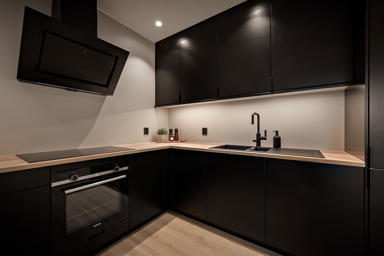 80 cm Siemens induksjons topp med Røros Hetta ventilator Galleribilde