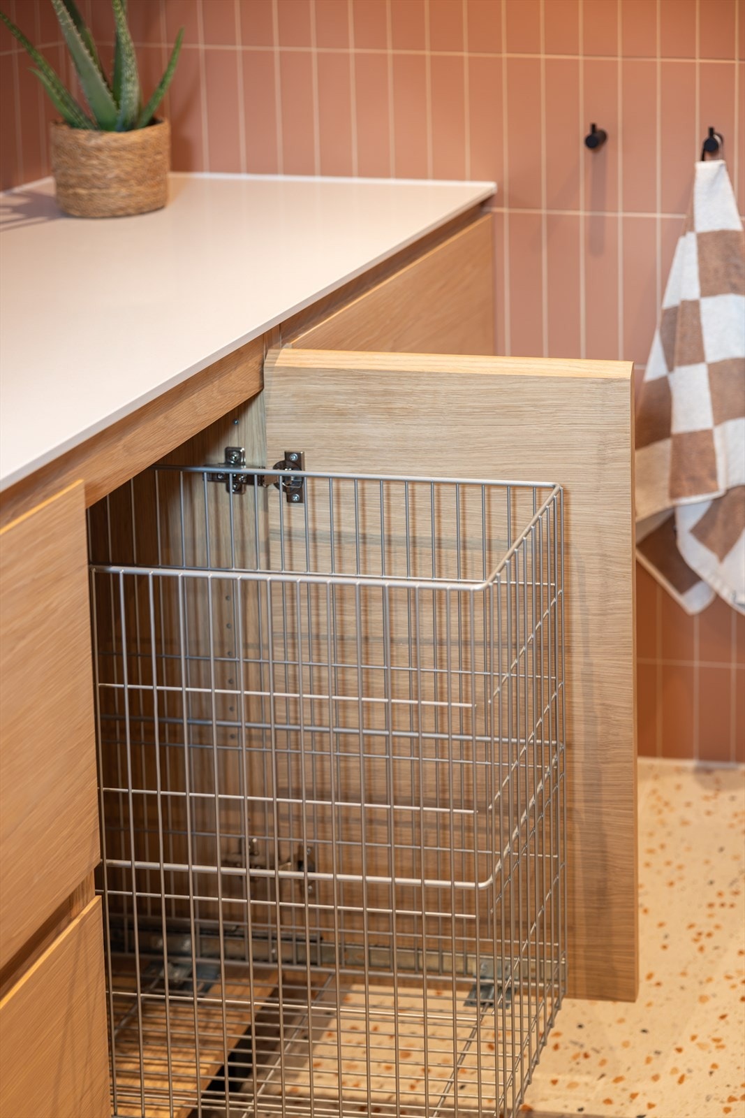 Praktisk og diskre løsning for skittentøyskurven. Galleribilde