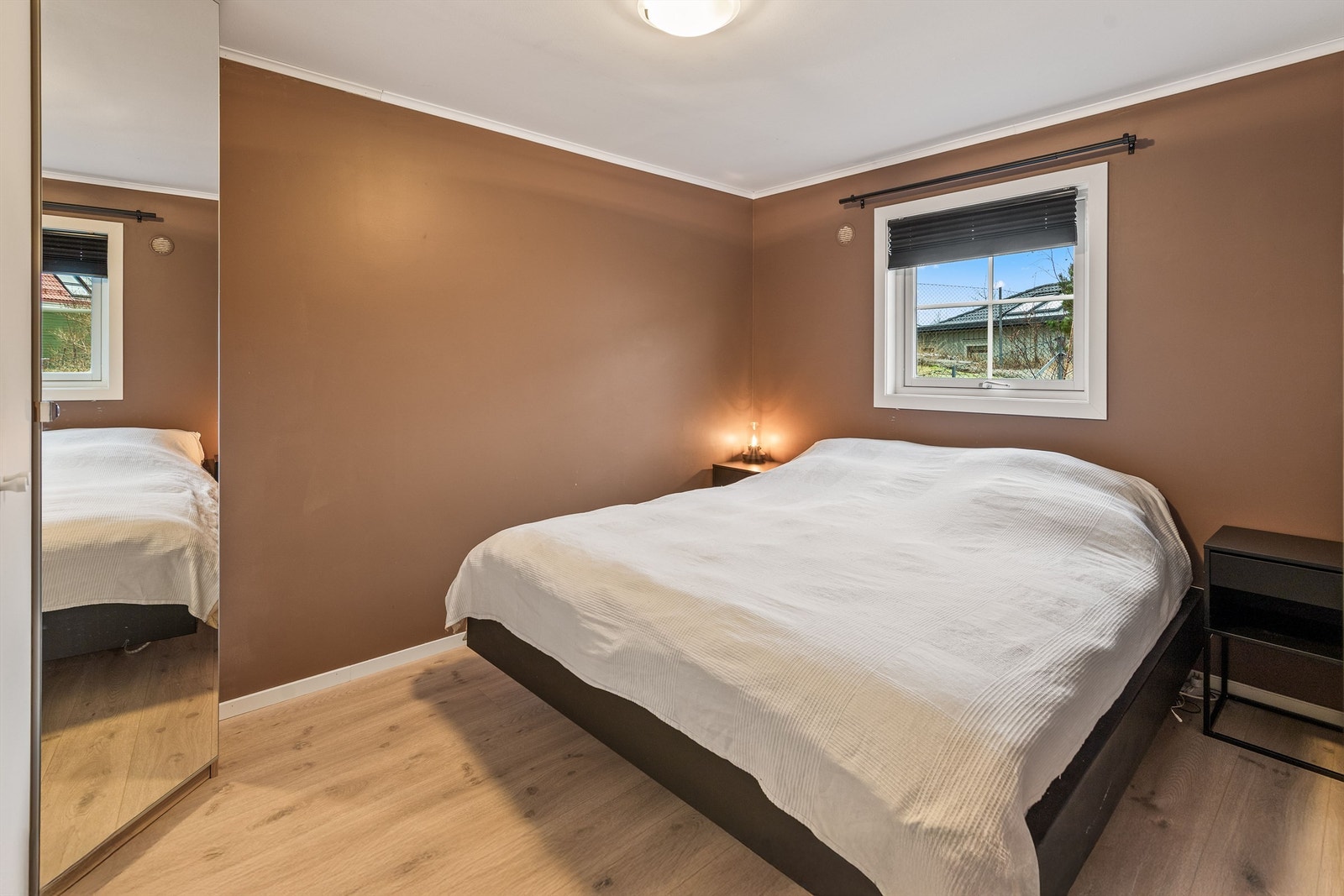 Begge soverom har klesskap. Galleribilde