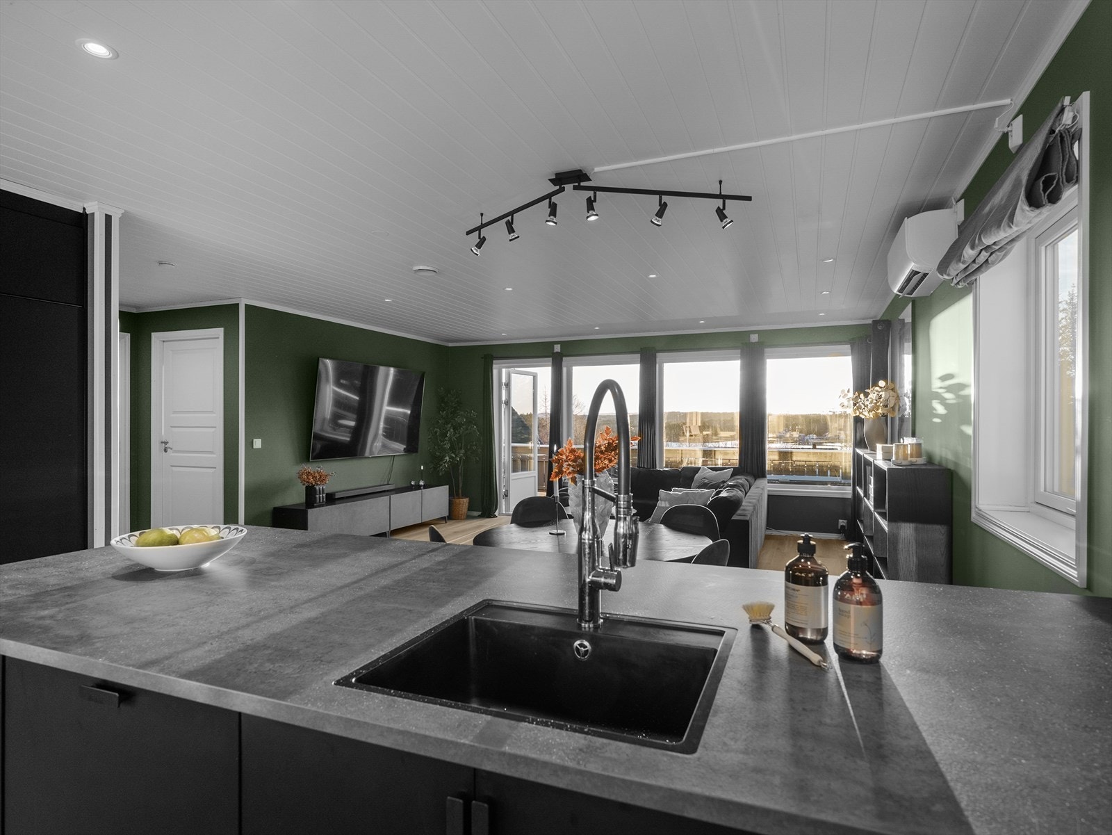 Kjøkkenet har fått TG-1 av takstmann og fremstår i god stand Galleribilde