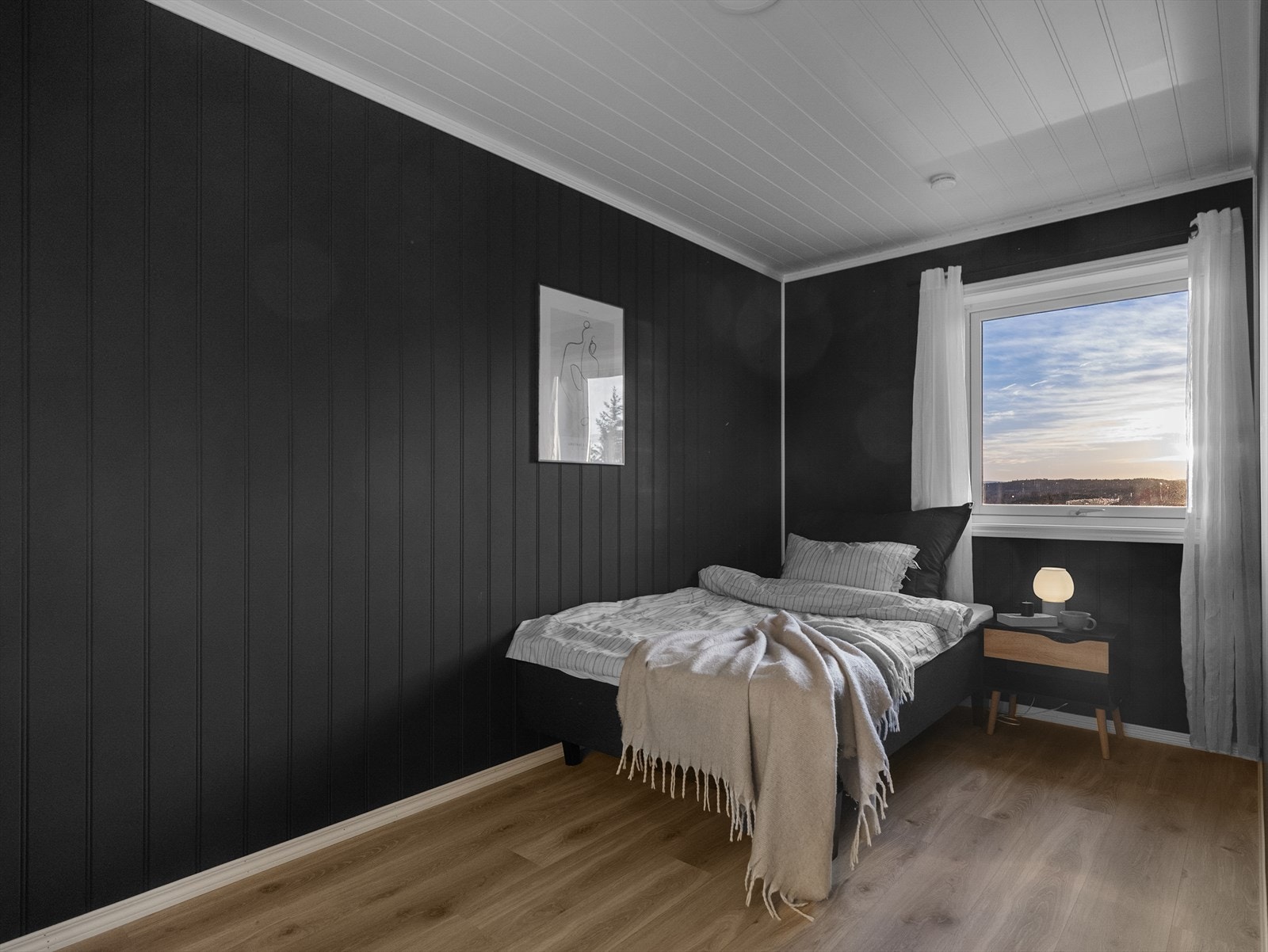 Hoveddel har 6 soverom og utleiedel har 4 soverom Galleribilde