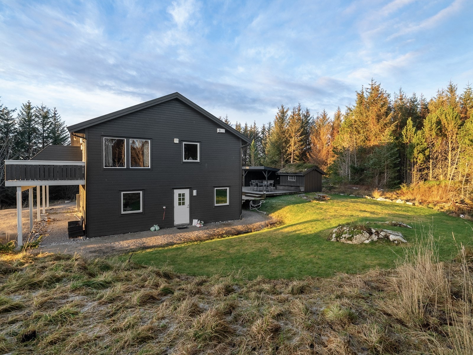 Fantastisk grønne omgivelser rundt eiendommen Galleribilde