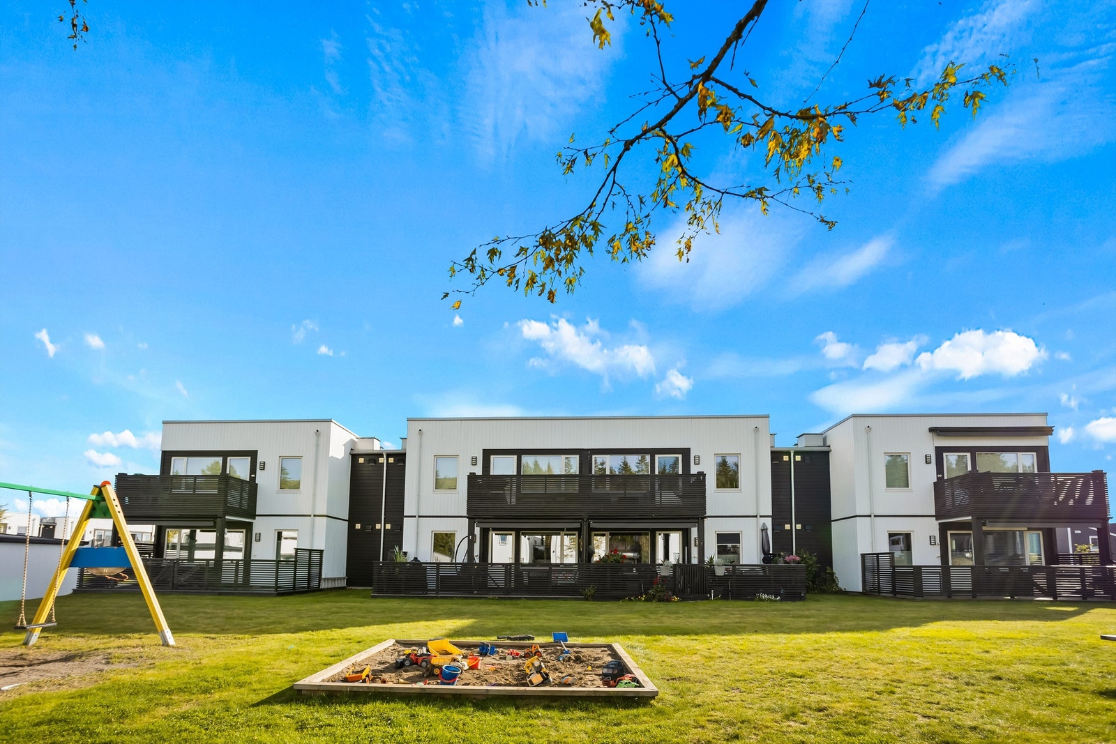 Leiligheten ligger i første etasje av nyere bygg fra 2018. Galleribilde