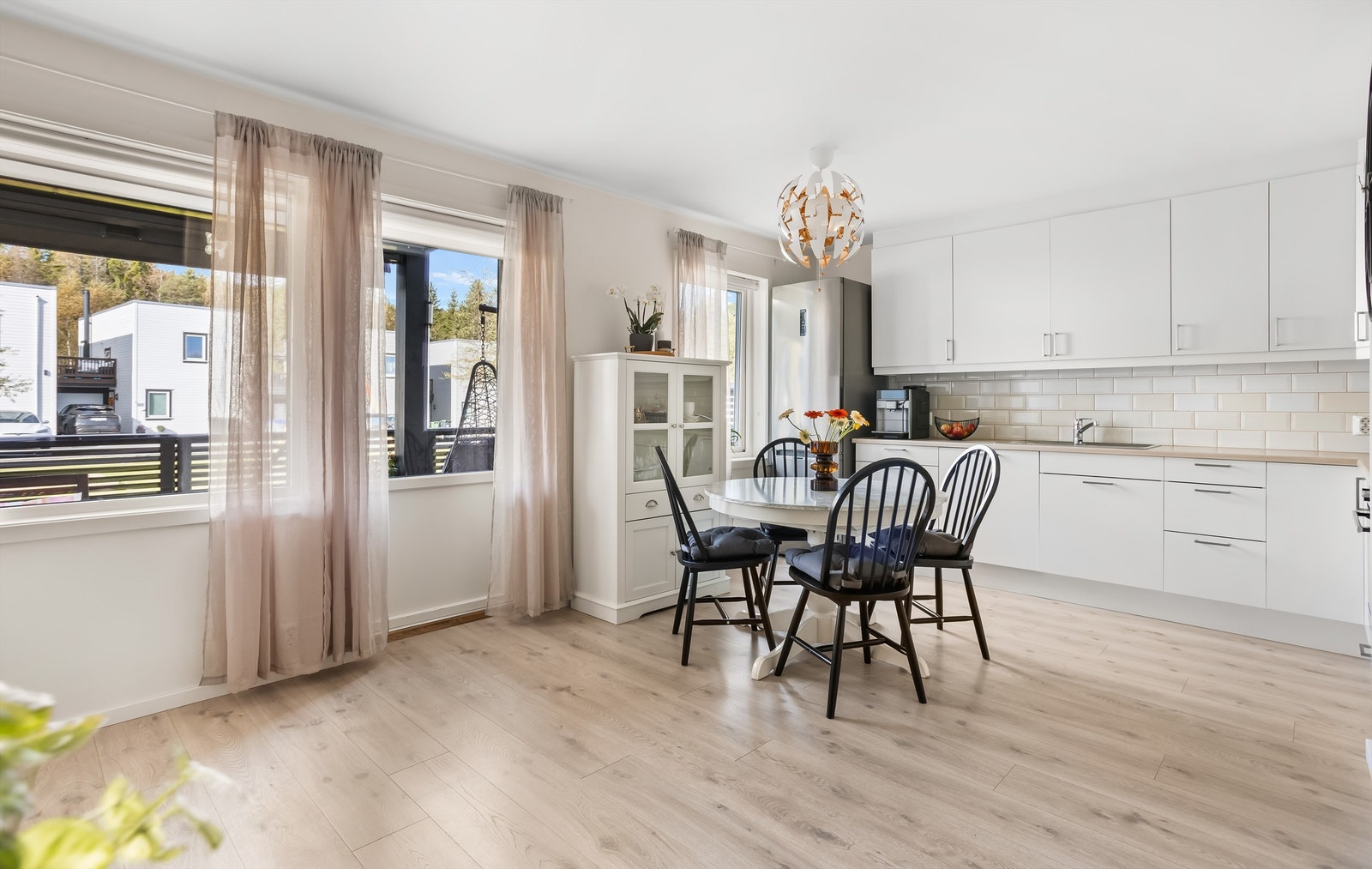 Velkommen til Harstadrøet 105B! En moderne og lekker 3-roms selveierleilighet med vestvendt terrasse! Galleribilde