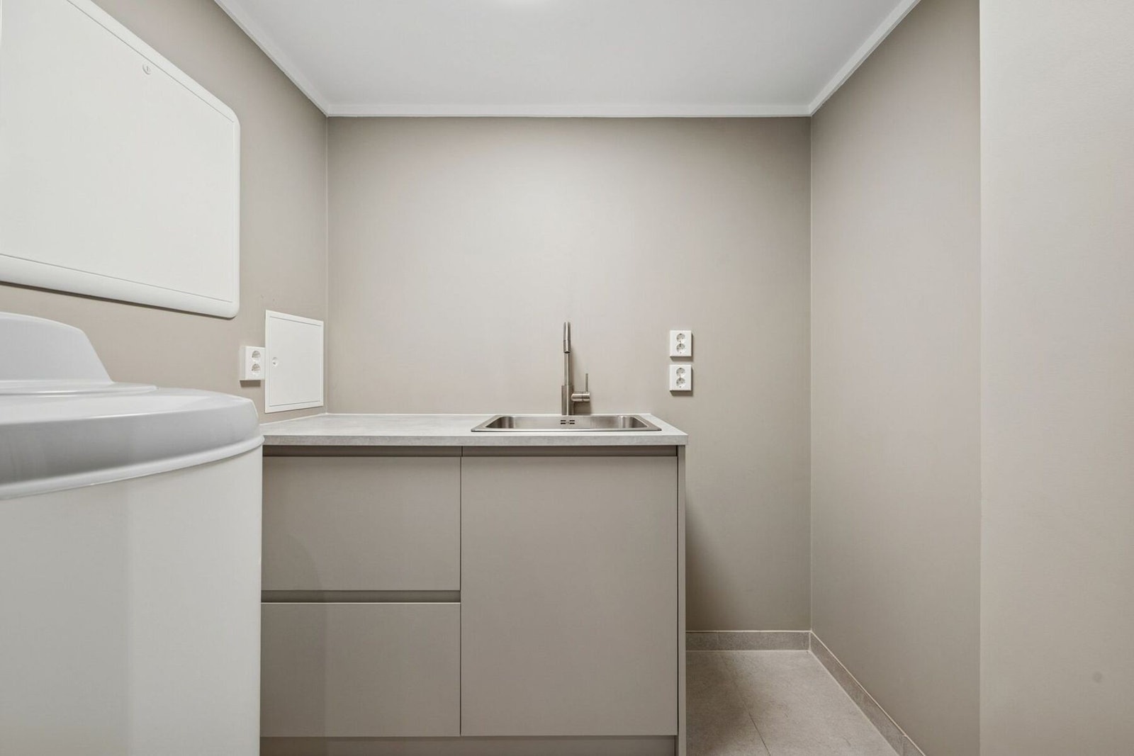 Praktisk vaskerom i underetasjen. Galleribilde