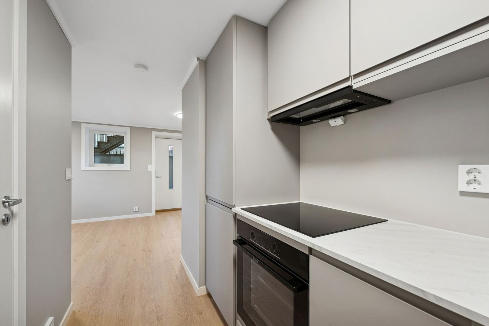 Kjøkken i sokkeletasje. Arealet er ikke godkjent for varig opphold/utleie. Galleribilde