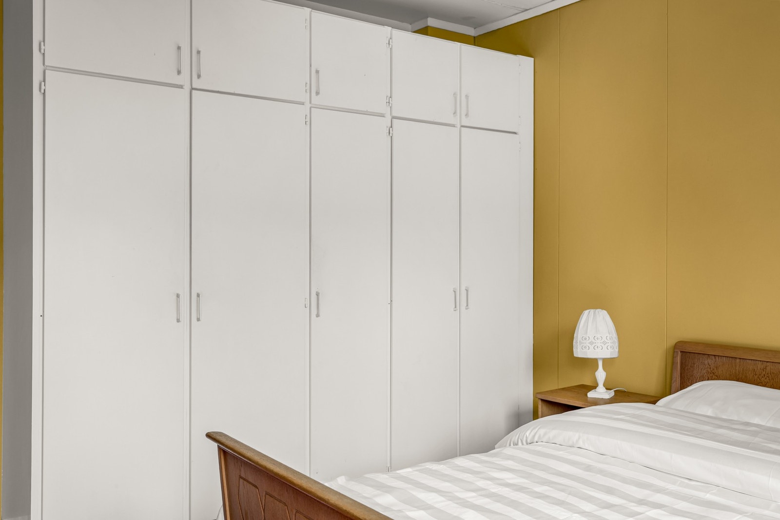 Hovedsoverommet er av god størrelse og inneholder en større garderobeløsning. Galleribilde