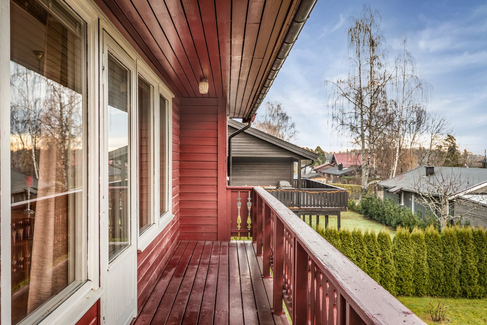 Den sørøstvendte balkongen måler hele 10 kvm. Galleribilde