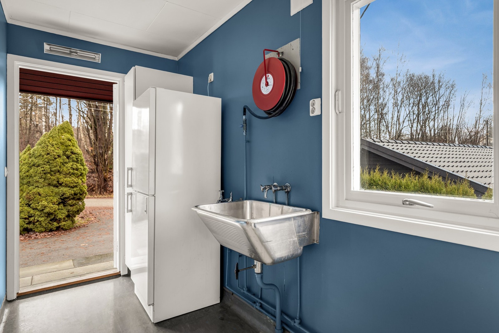 Vaskerommet har egen inngang. Rommet er ikke byggemeldt som vaskerom. Galleribilde