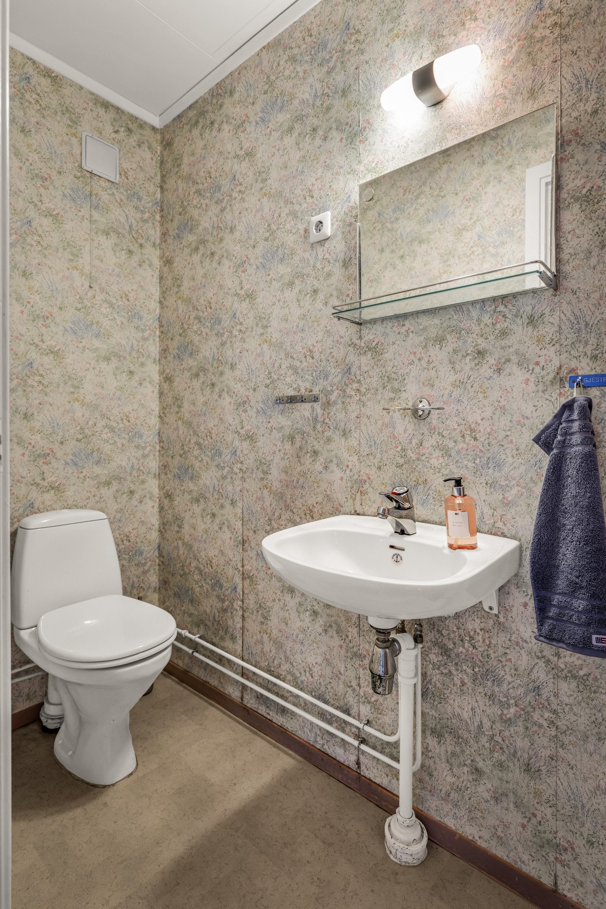 Eneboligen har et toalettrom i hver etasje. Galleribilde