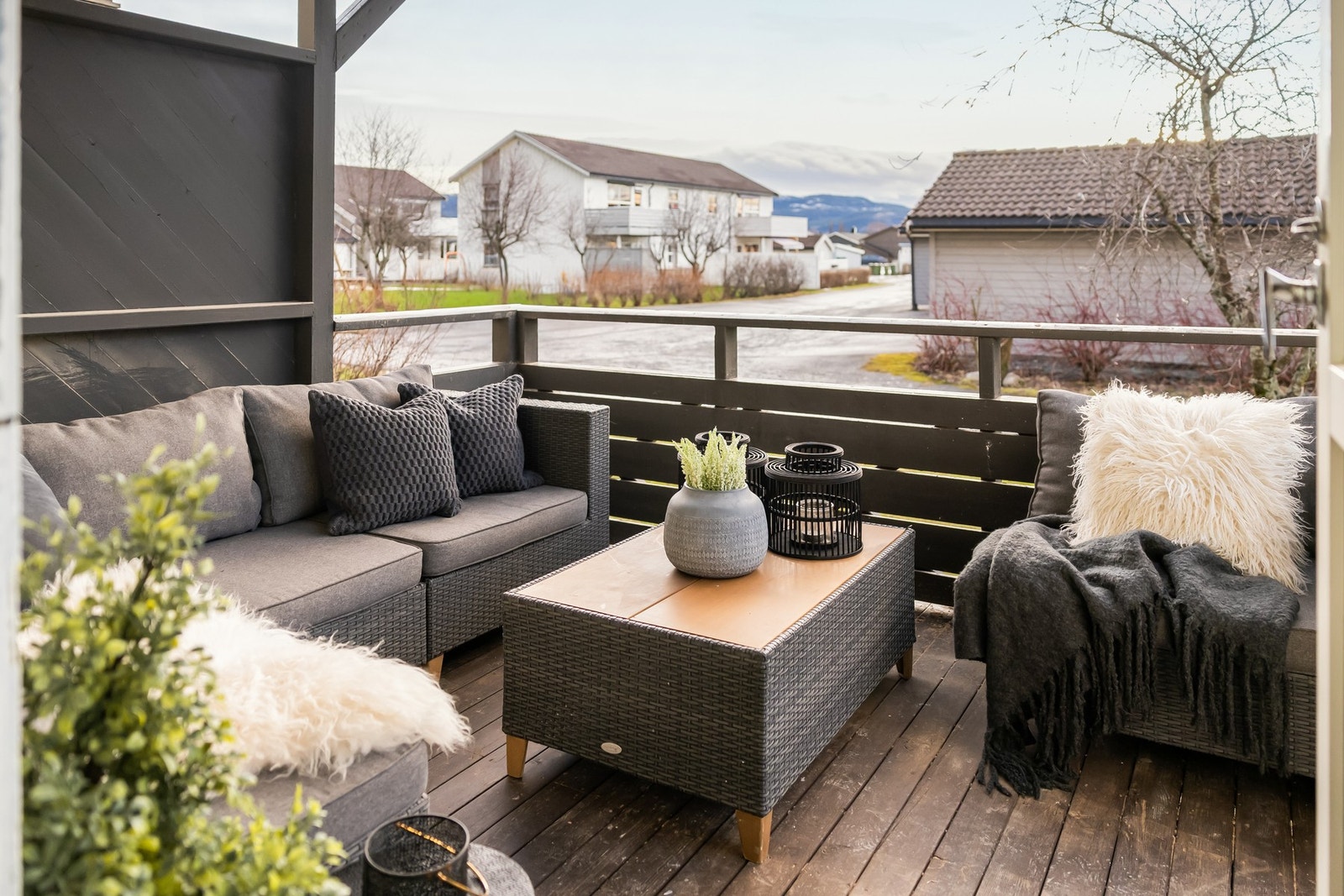 God plass til utemøbler. Galleribilde