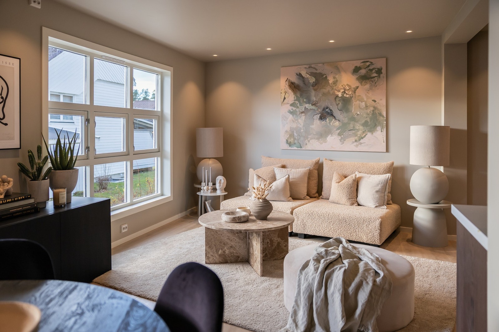 Velkommen til J P Holans gate 91A, en delikat oppusset 3-romsleilighet med sentral beliggenhet. Galleribilde