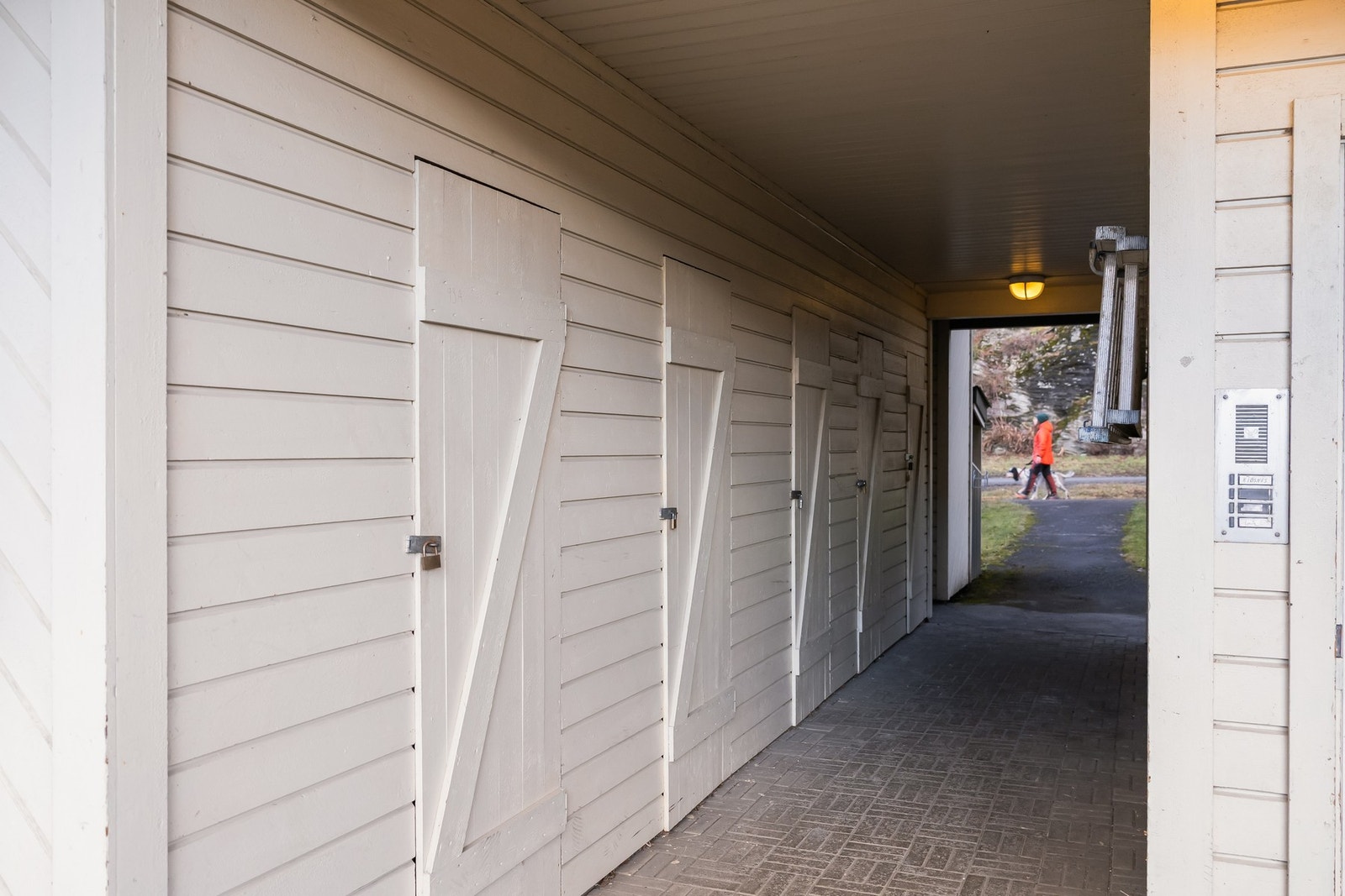 Leiligheten disponerer både innvendig og utvendig bod, som gir gode lagringsmuligheter for alt fra sportsutstyr og sesongoppbevaring til møbler og annet utstyr. Galleribilde