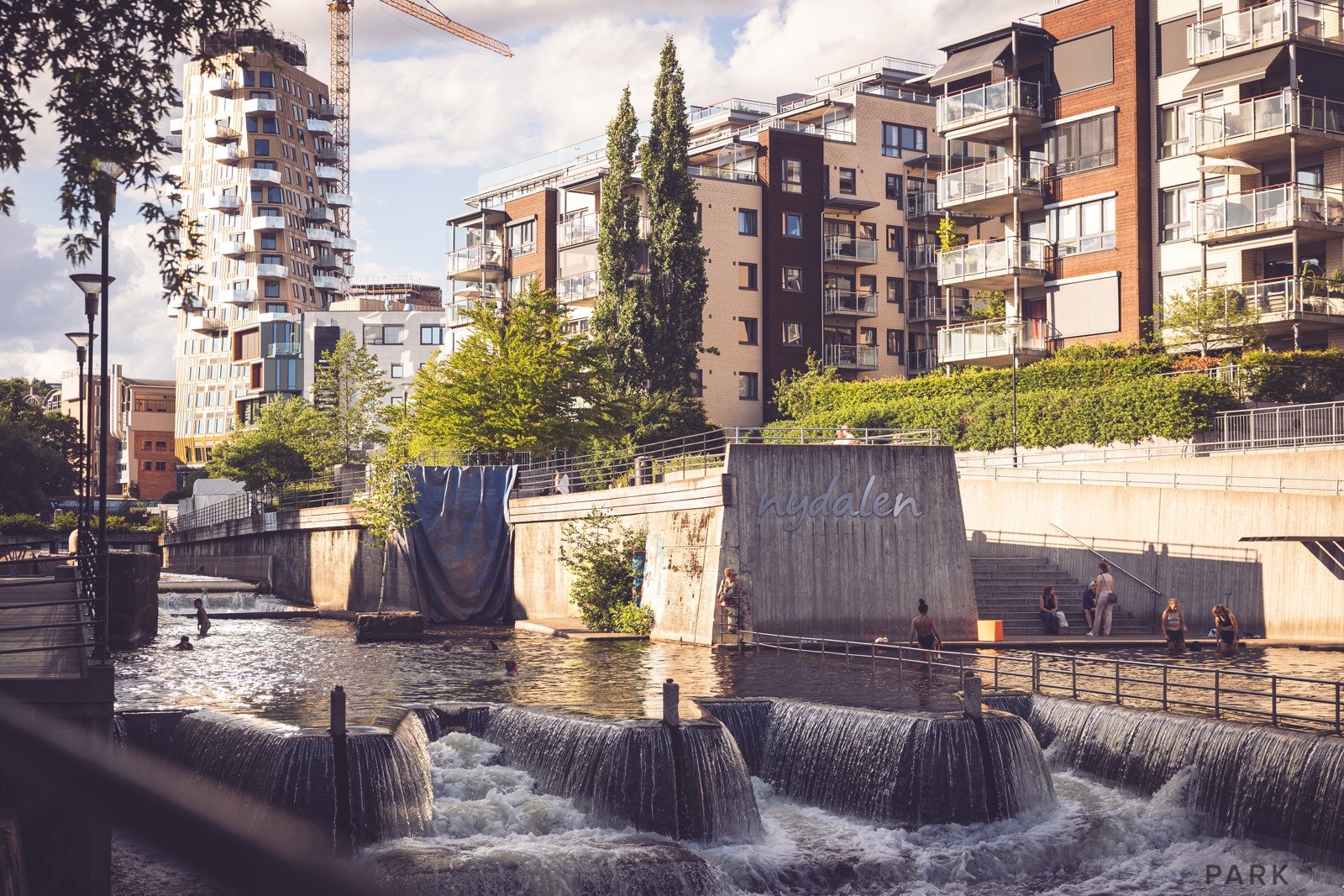 Svært sentral beliggemhet. Kort vei til Nydalen som byr på et urbant, levende og meget moderne bydelssenter. Galleribilde
