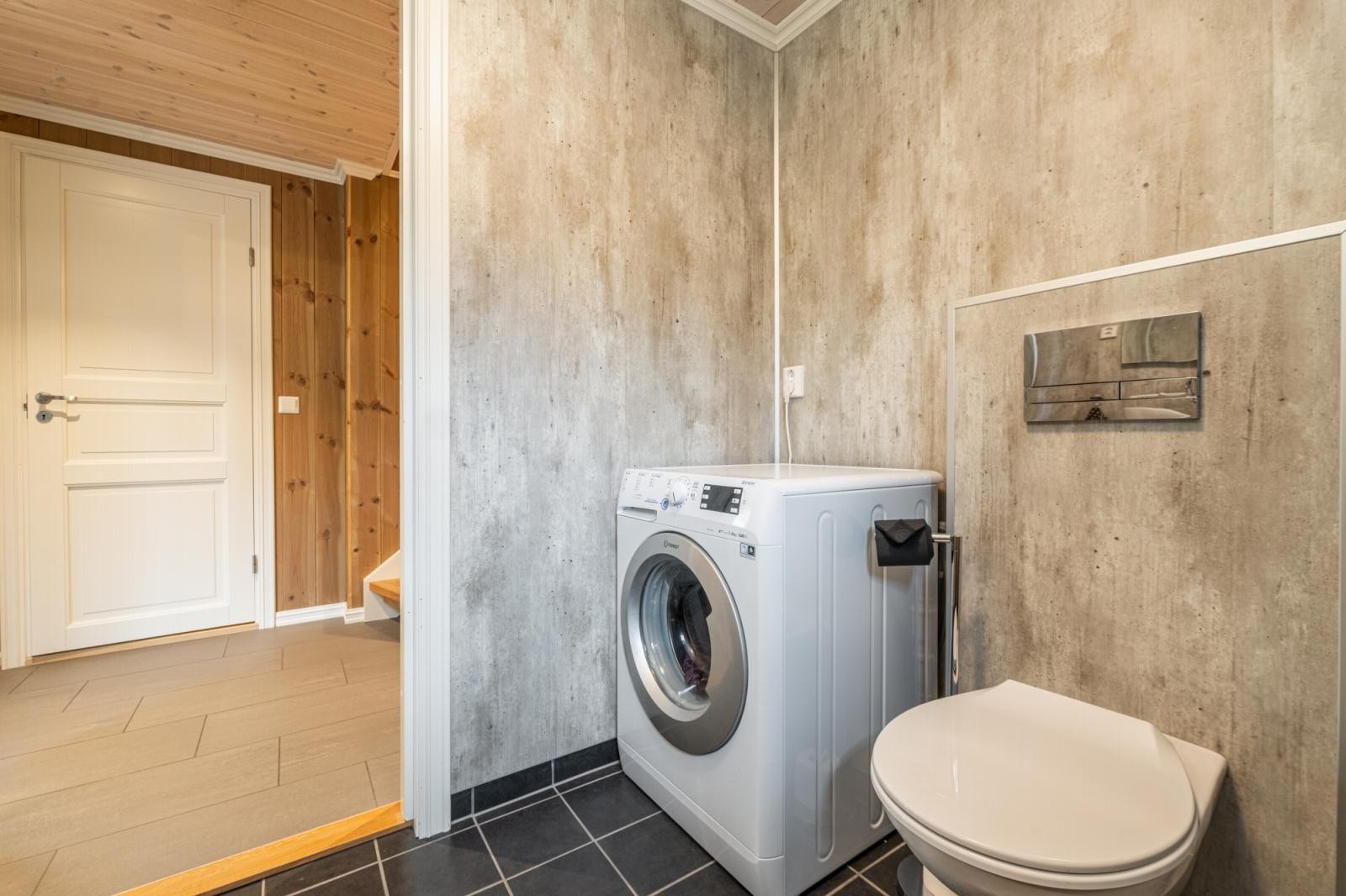 Kombinert vaskerom og bad ? funksjonelt og stilrent. Galleribilde